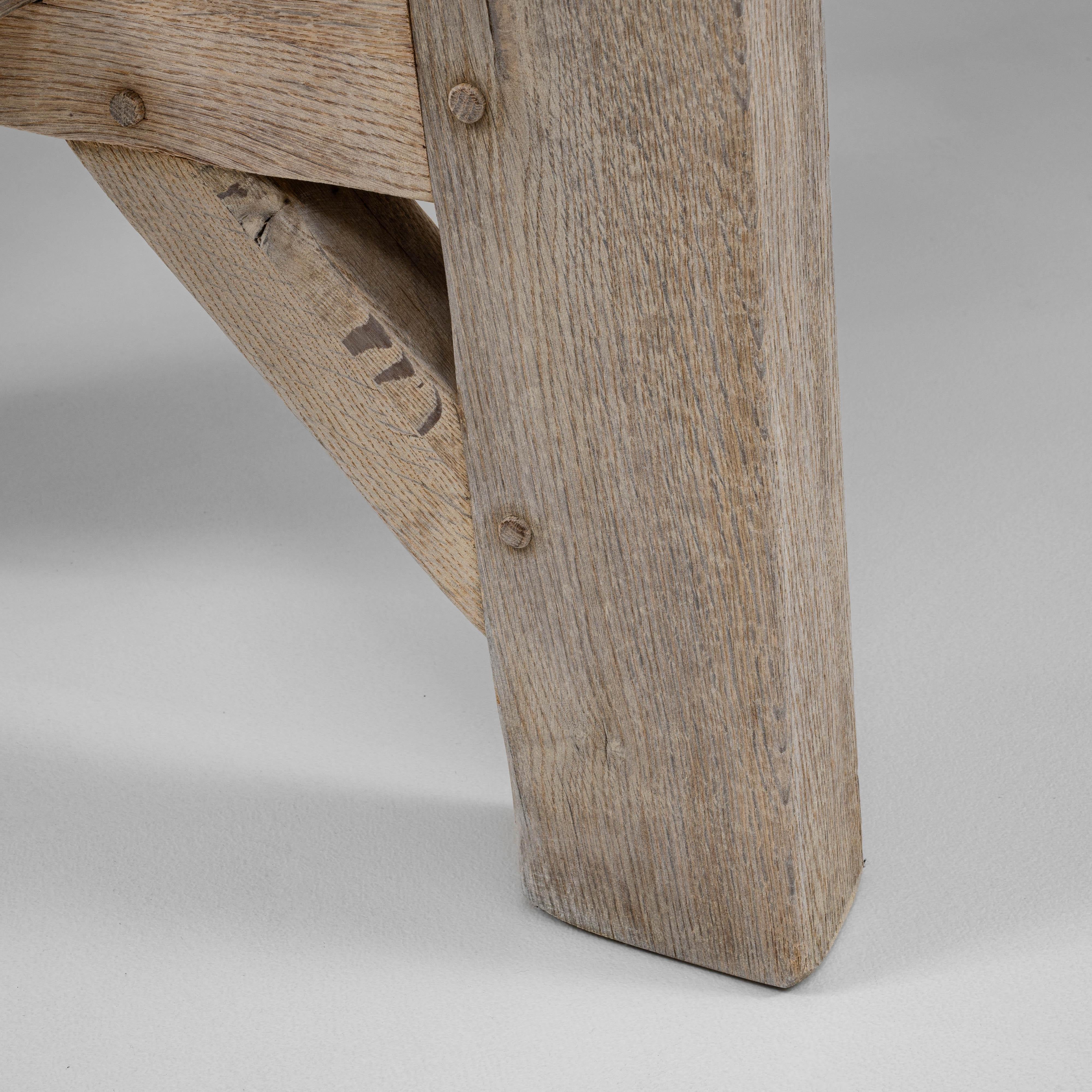 Mesa de comedor francesa de roble del siglo XX en venta 3