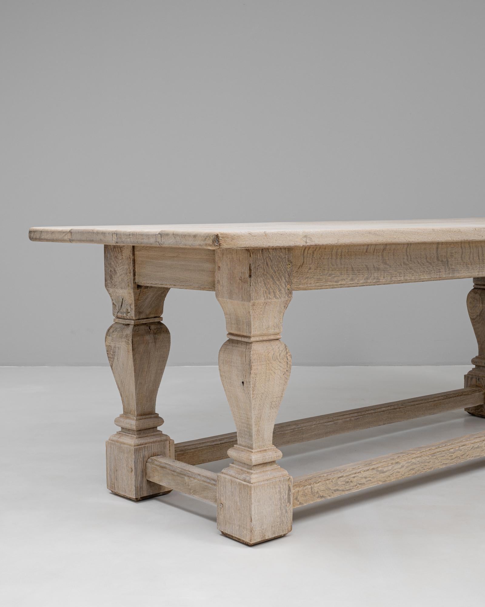 Mesa de comedor francesa de roble del siglo XX en venta 3