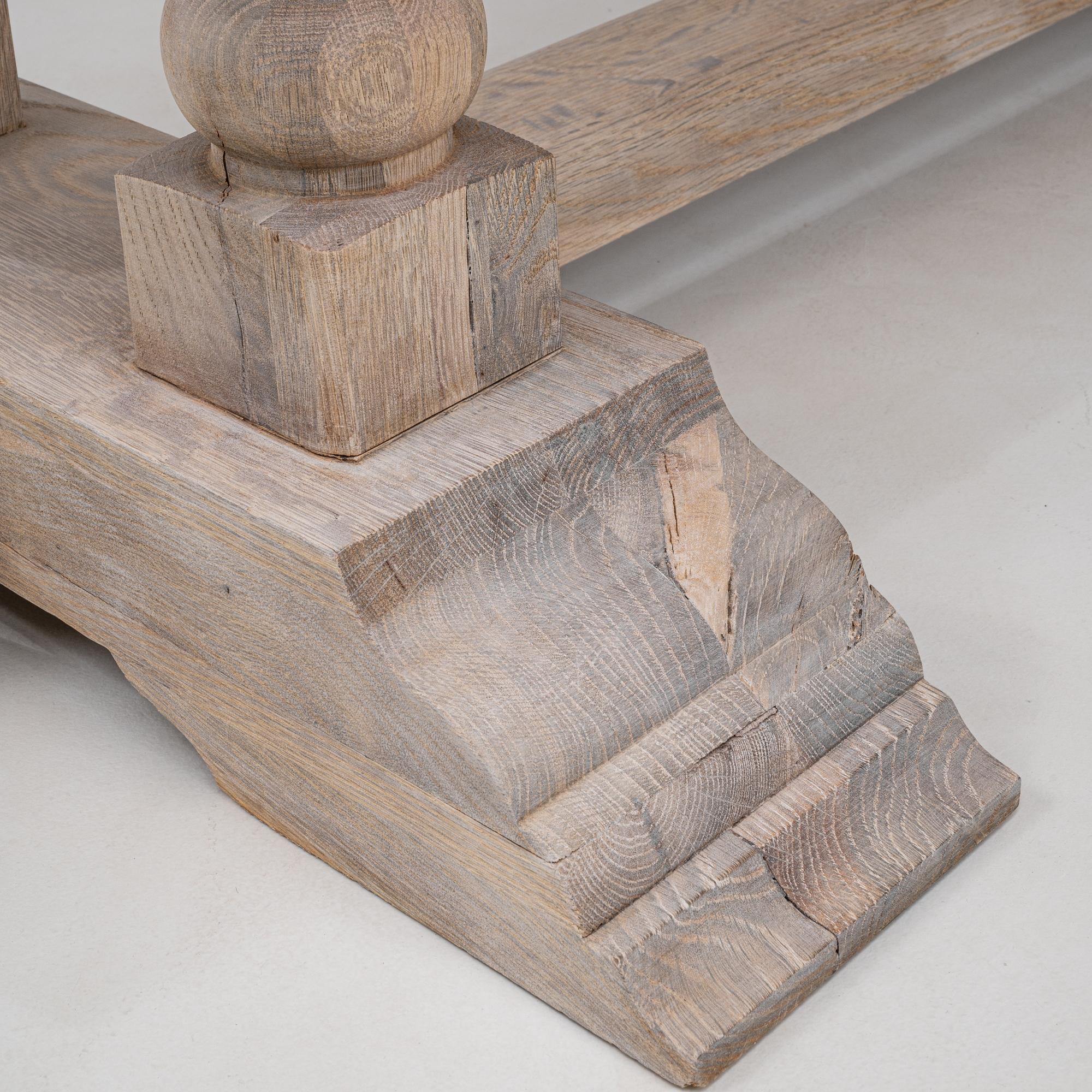 Table de salle à manger en Oak français du 20e siècle en vente 3