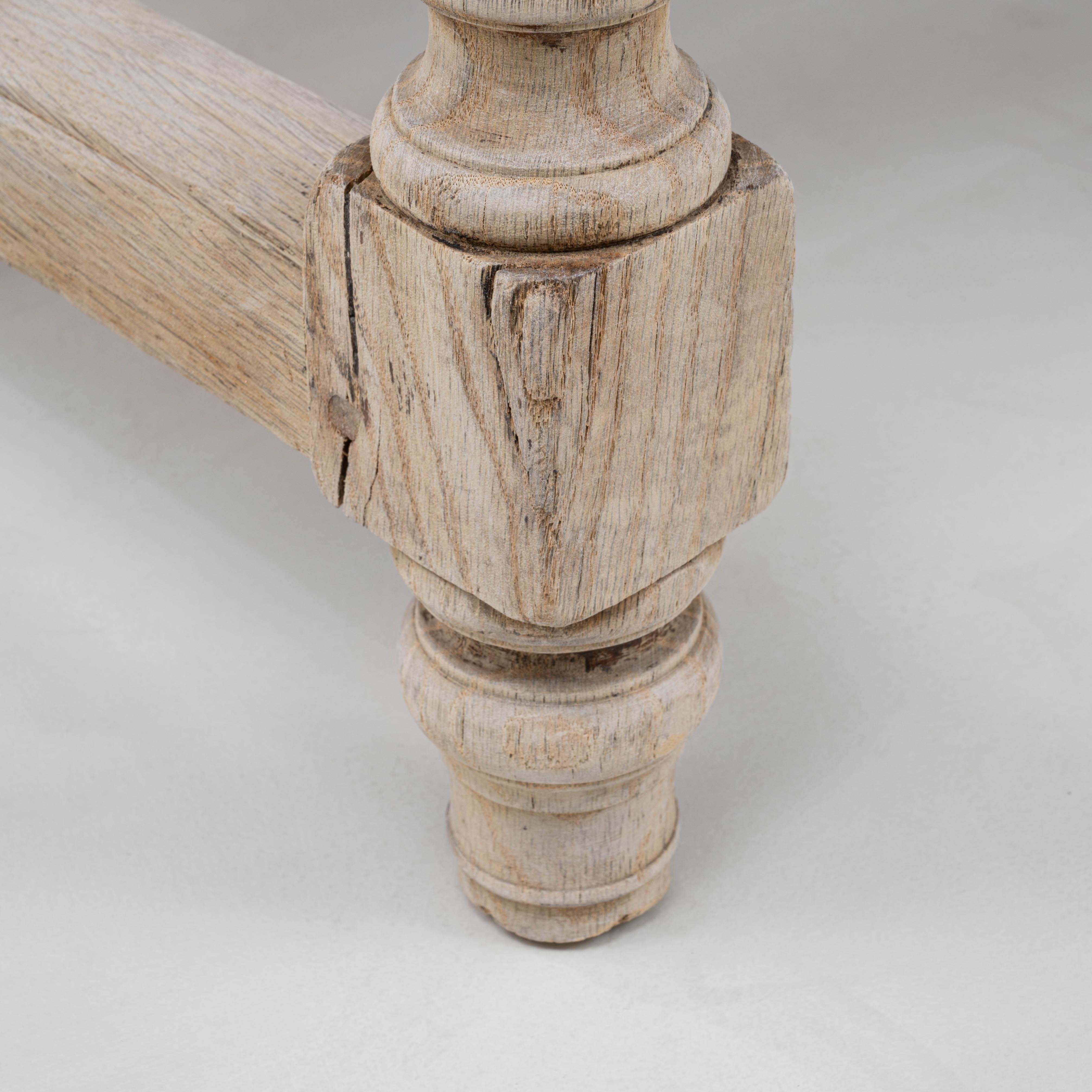 Table de salle à manger en Oak français du 20e siècle en vente 3