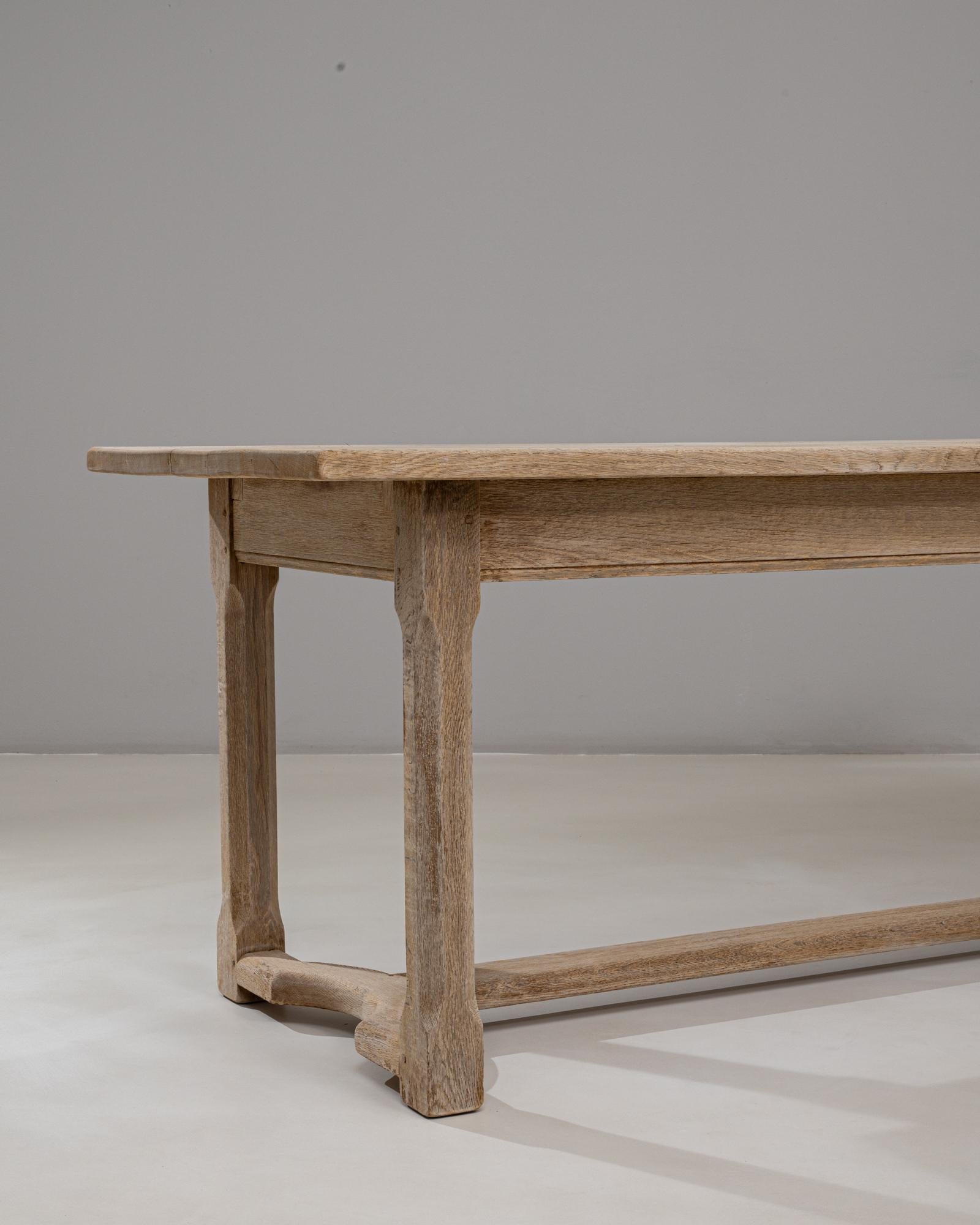 Mesa de comedor francesa de roble del siglo XX en venta 4