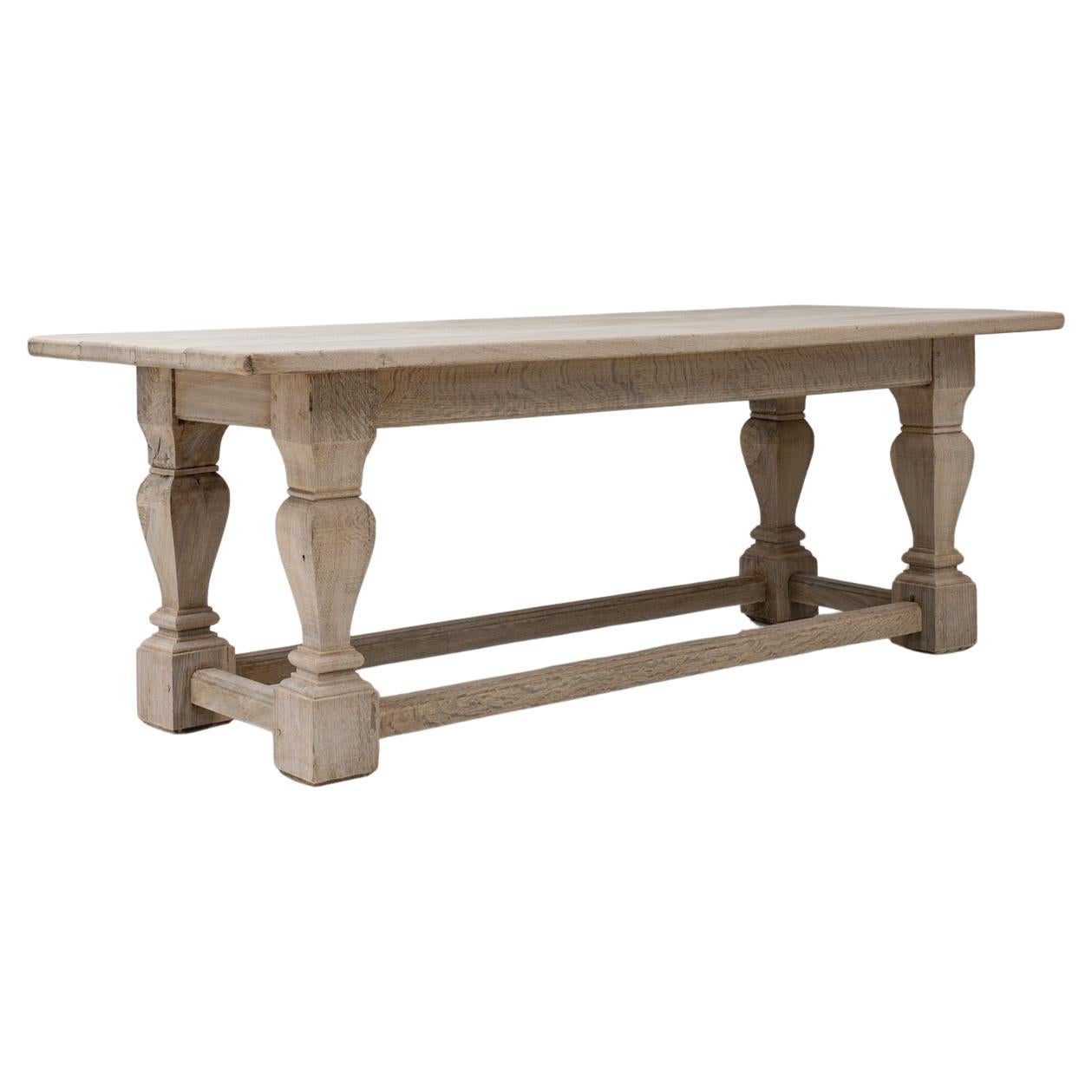 Mesa de comedor francesa de roble del siglo XX