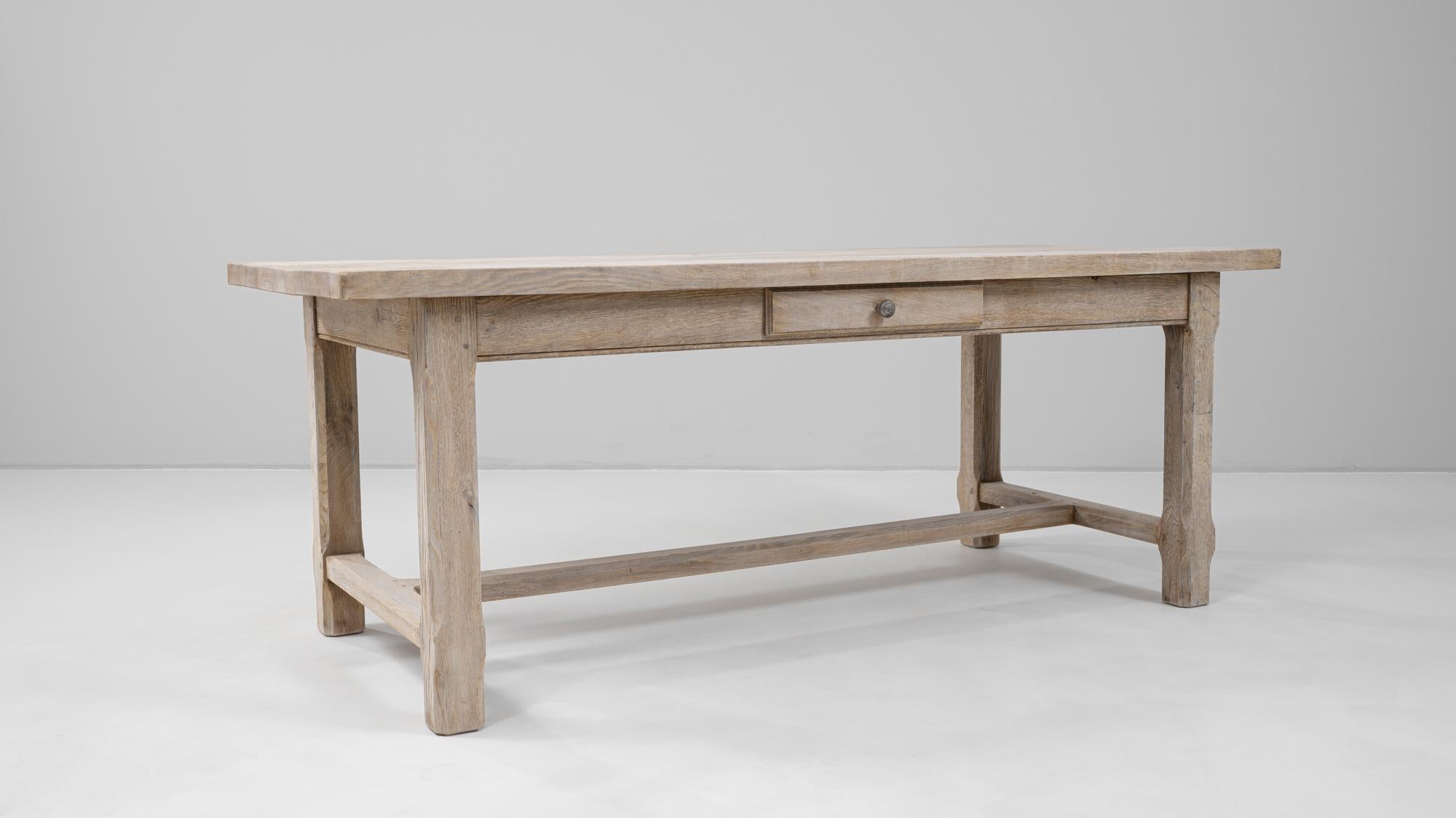 Table de salle à manger en chêne français du 20e siècle avec tiroir en vente 3