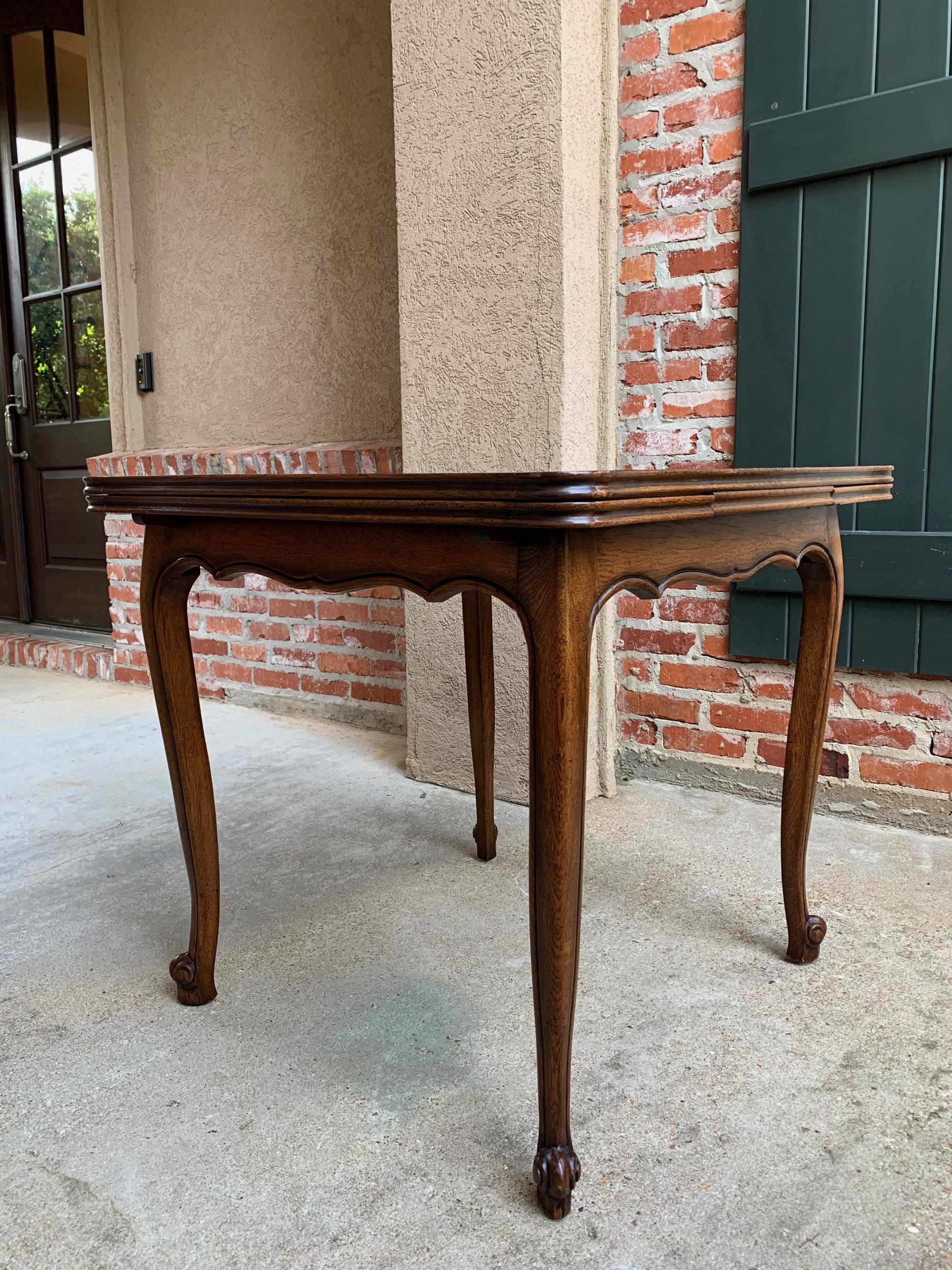 20th century French Country oak draw-leaf square table petite Louis XV style

~Direct from France~
~Lovely vintage French draw leaf table in a versatile small size, and expandable to 50”length when needed!~
~Square table tops have French