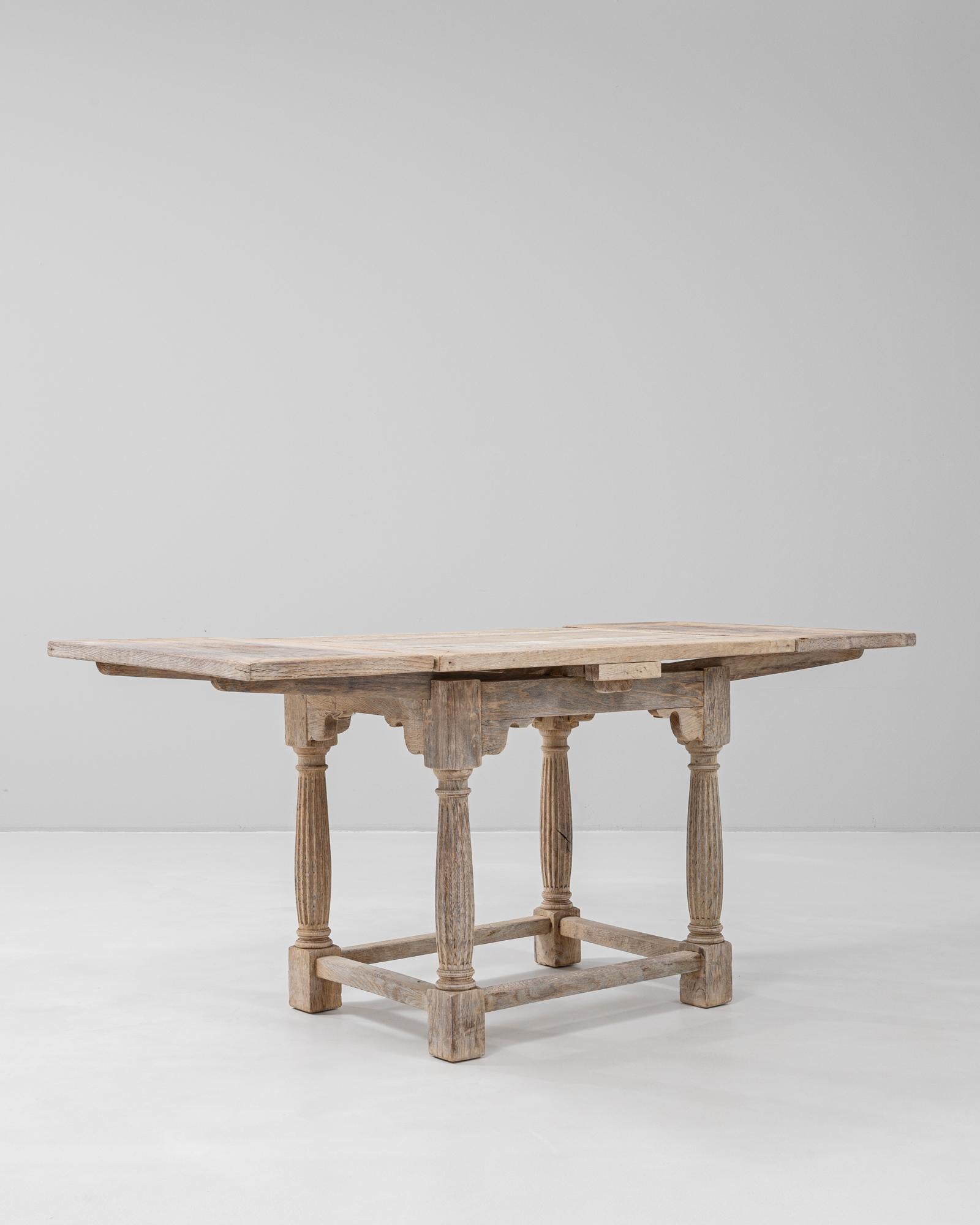 20ième siècle Table pliante en chêne français du 20e siècle en vente