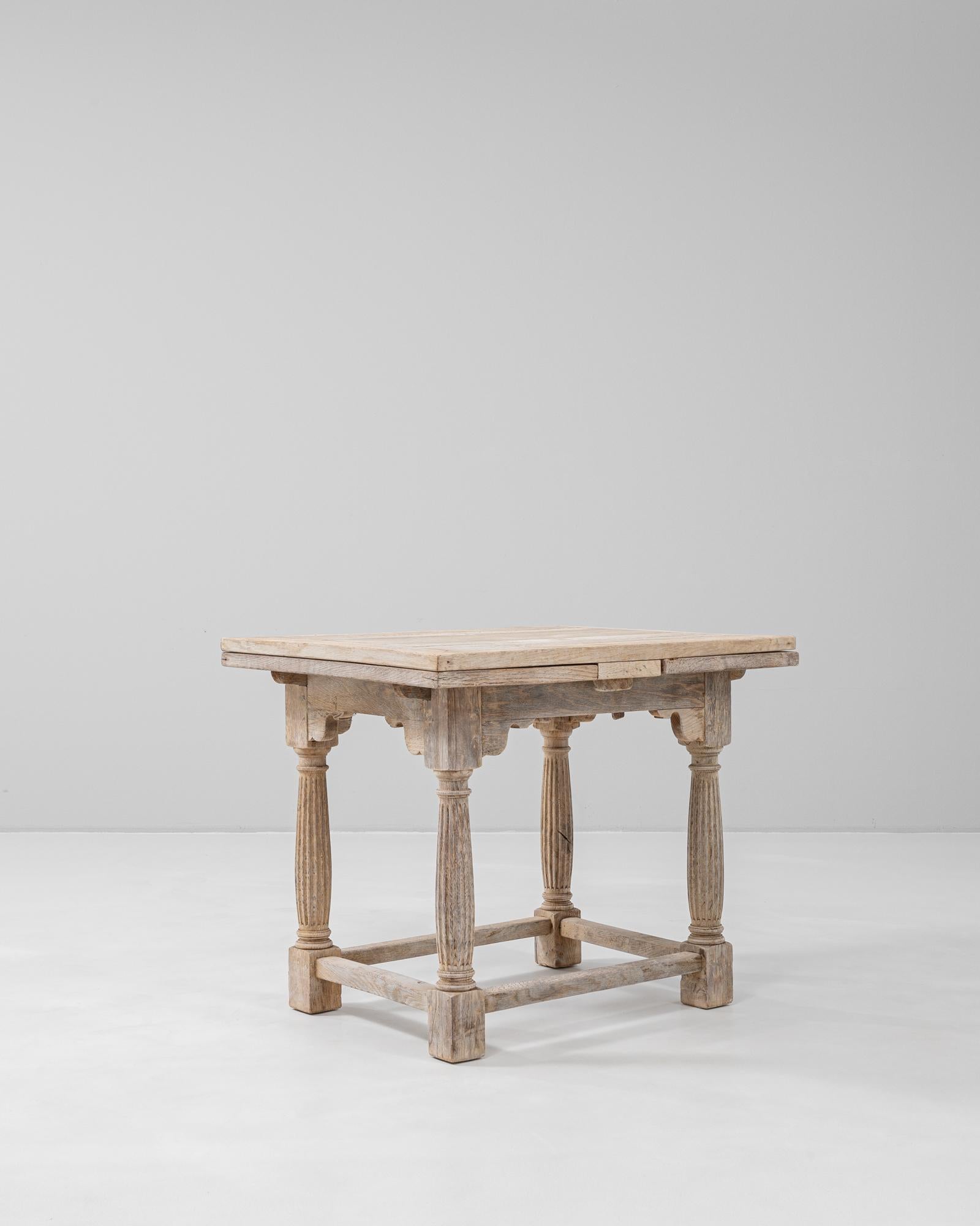 Table pliante en chêne français du 20e siècle en vente 1