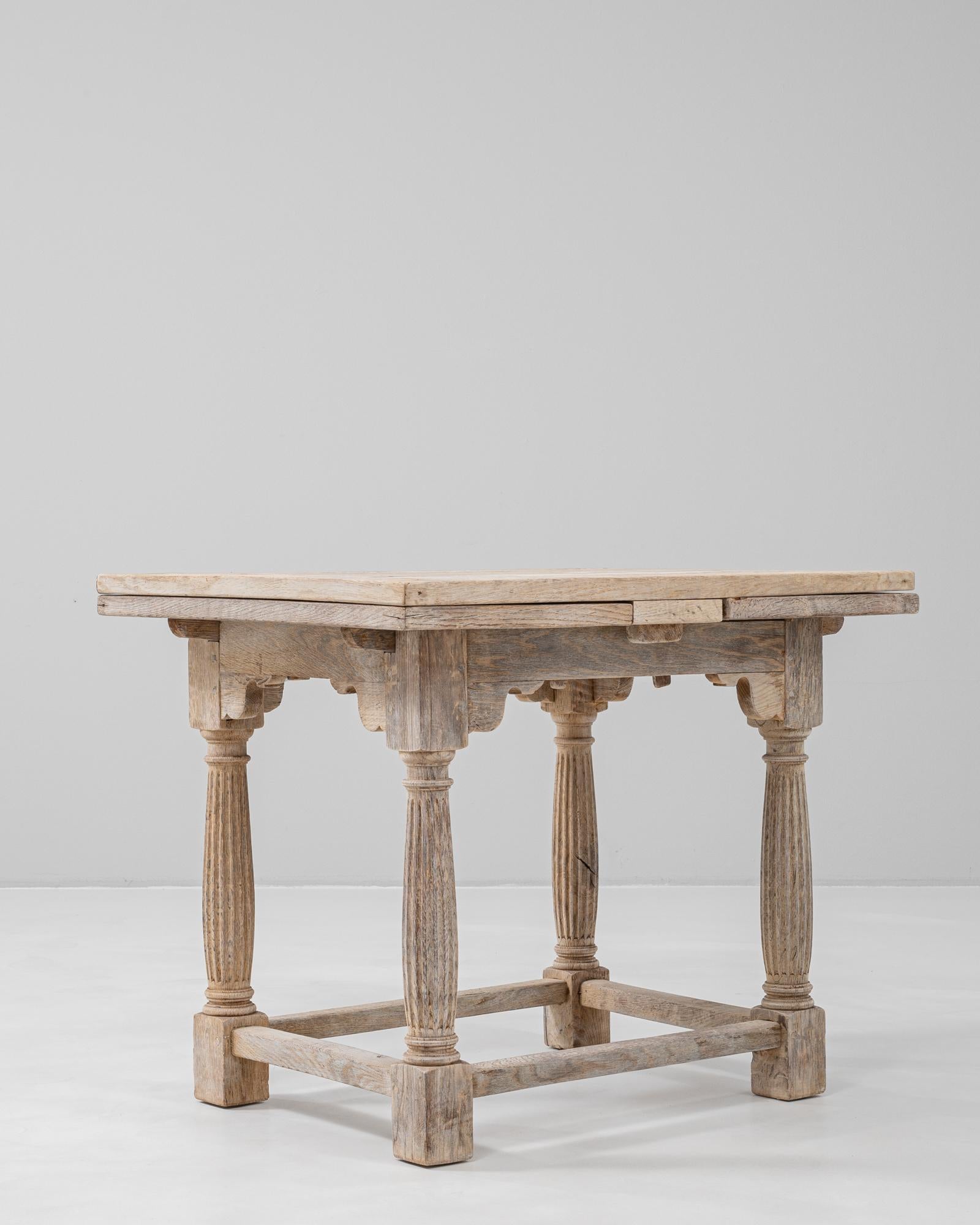 Table pliante en chêne français du 20e siècle en vente 2