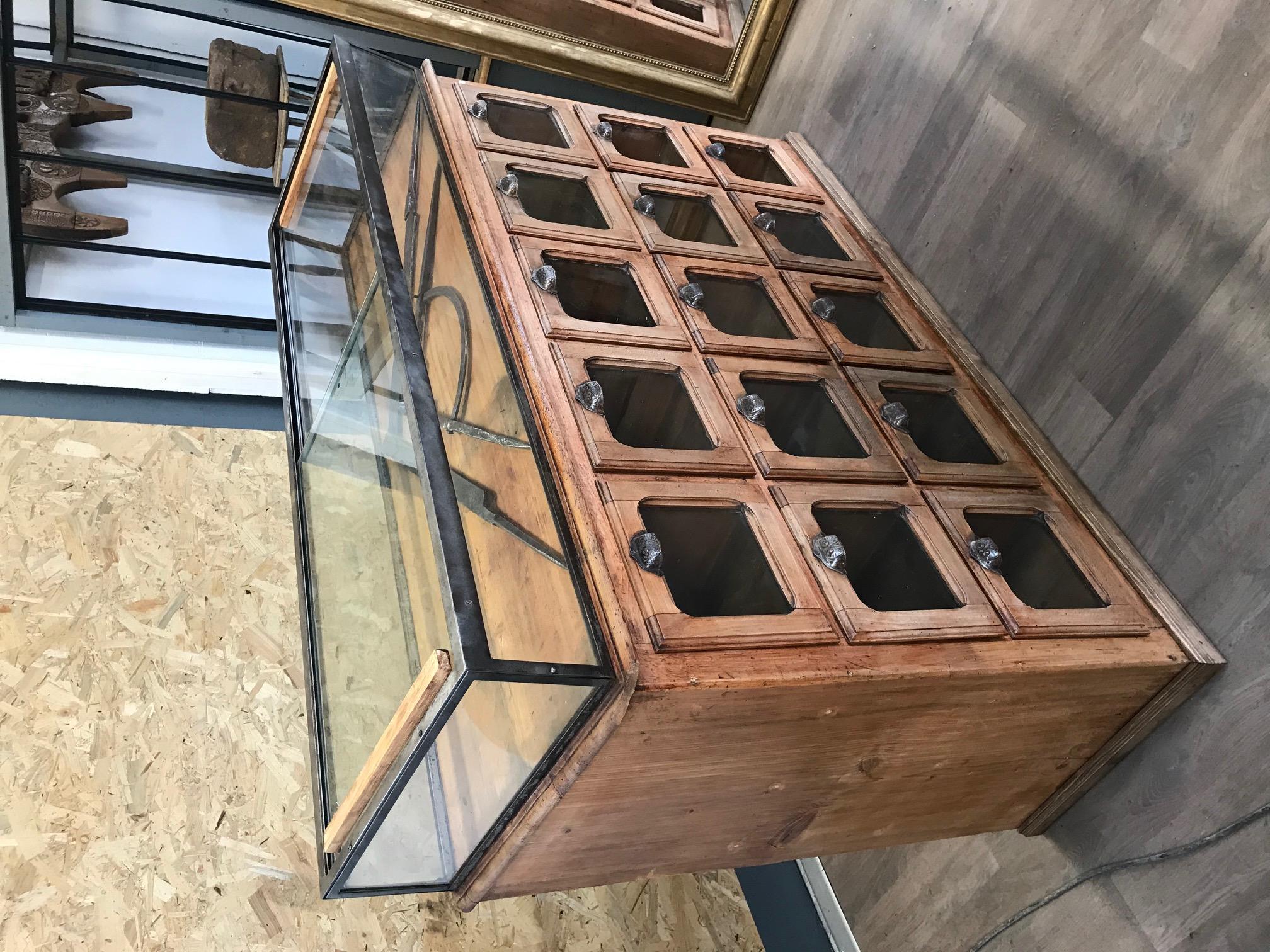 20th century French oak seed chests of drawers from the 1920s.
Fifteen drawers with a glass and the original metal handles.
An opening glass vitrine on the top that can be removable.
Beautiful quality and condition.
Two glass missing on two