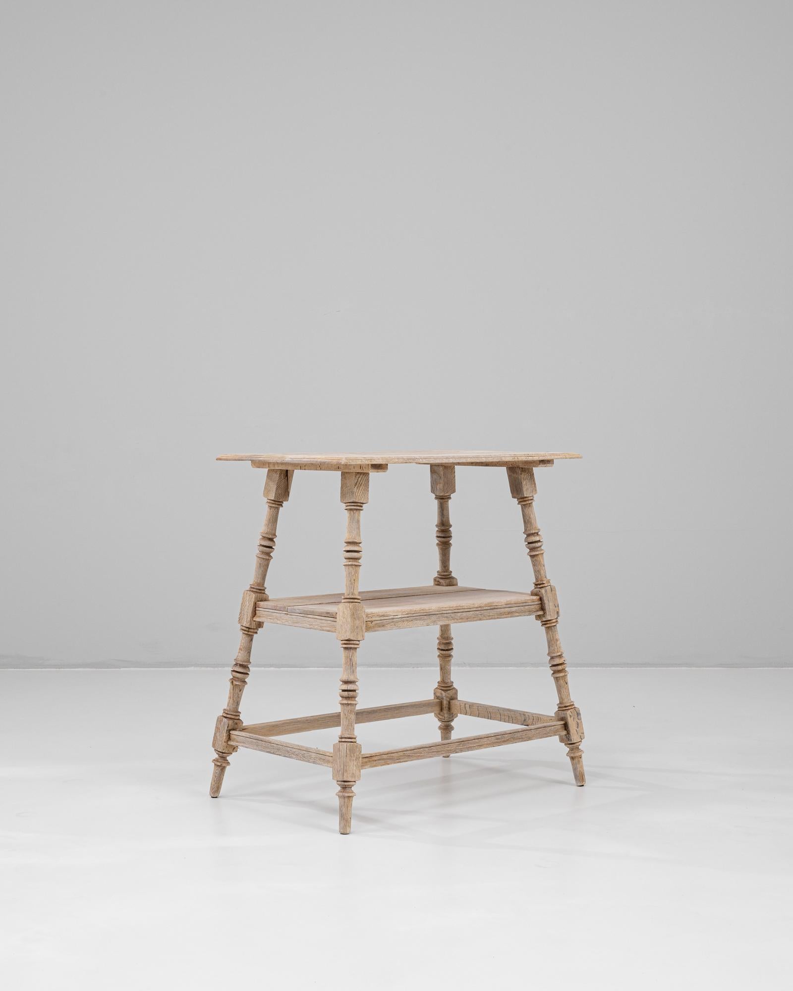 Chêne Table d'appoint en chêne français du 20e siècle en vente