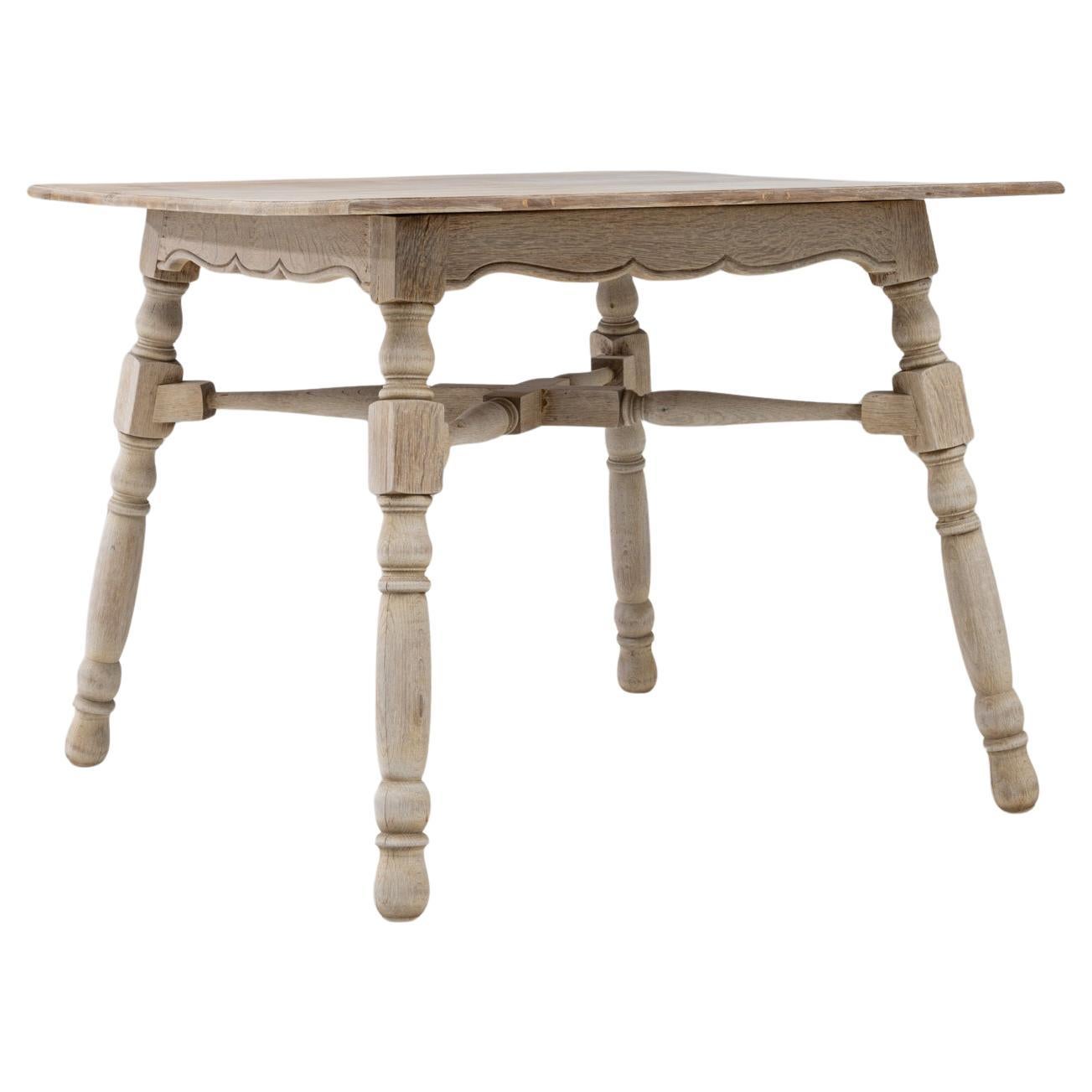 20th Century French Oak Side Table With Scalloped Apron For Sale