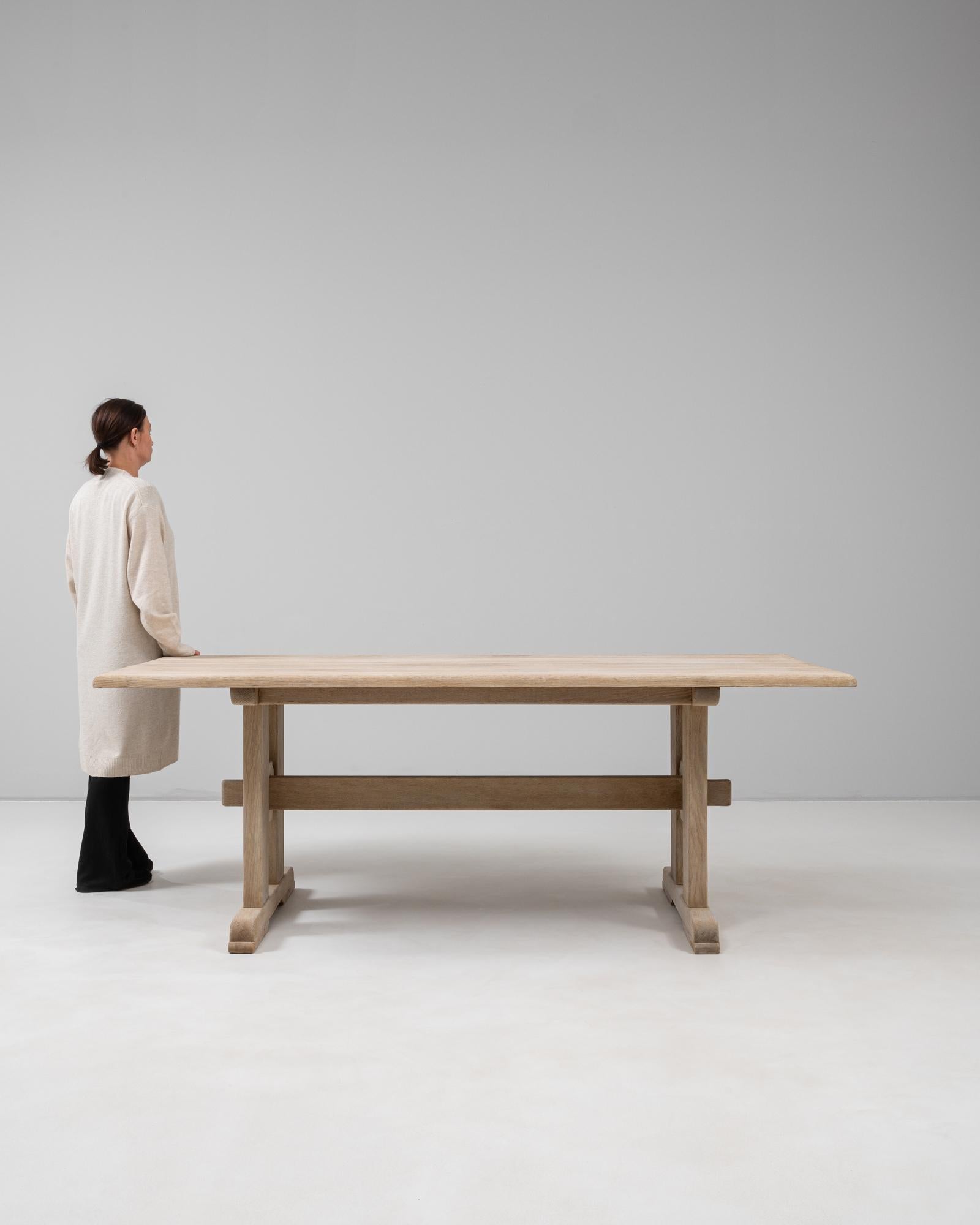 Français Table de salle à manger à tréteaux en Oak Oak français du 20e siècle en vente