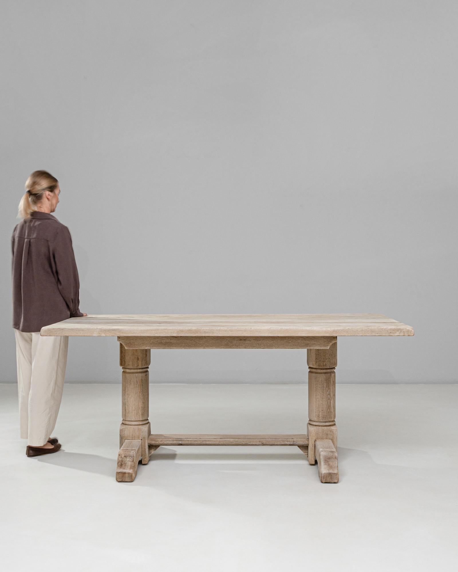 Français Table de salle à manger à tréteaux en Oak Oak français du 20e siècle en vente