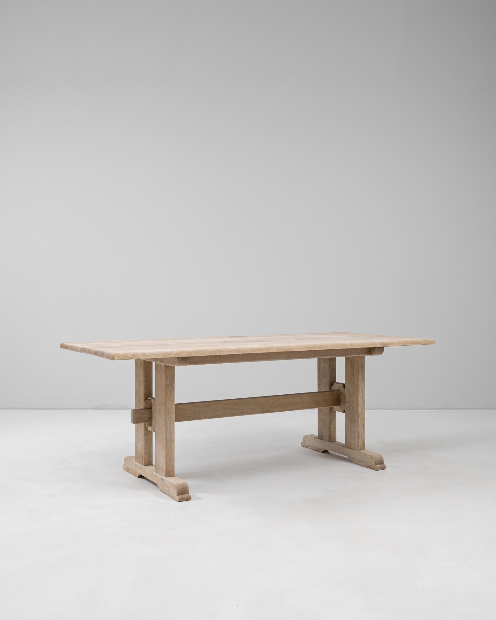 20ième siècle Table de salle à manger à tréteaux en Oak Oak français du 20e siècle en vente