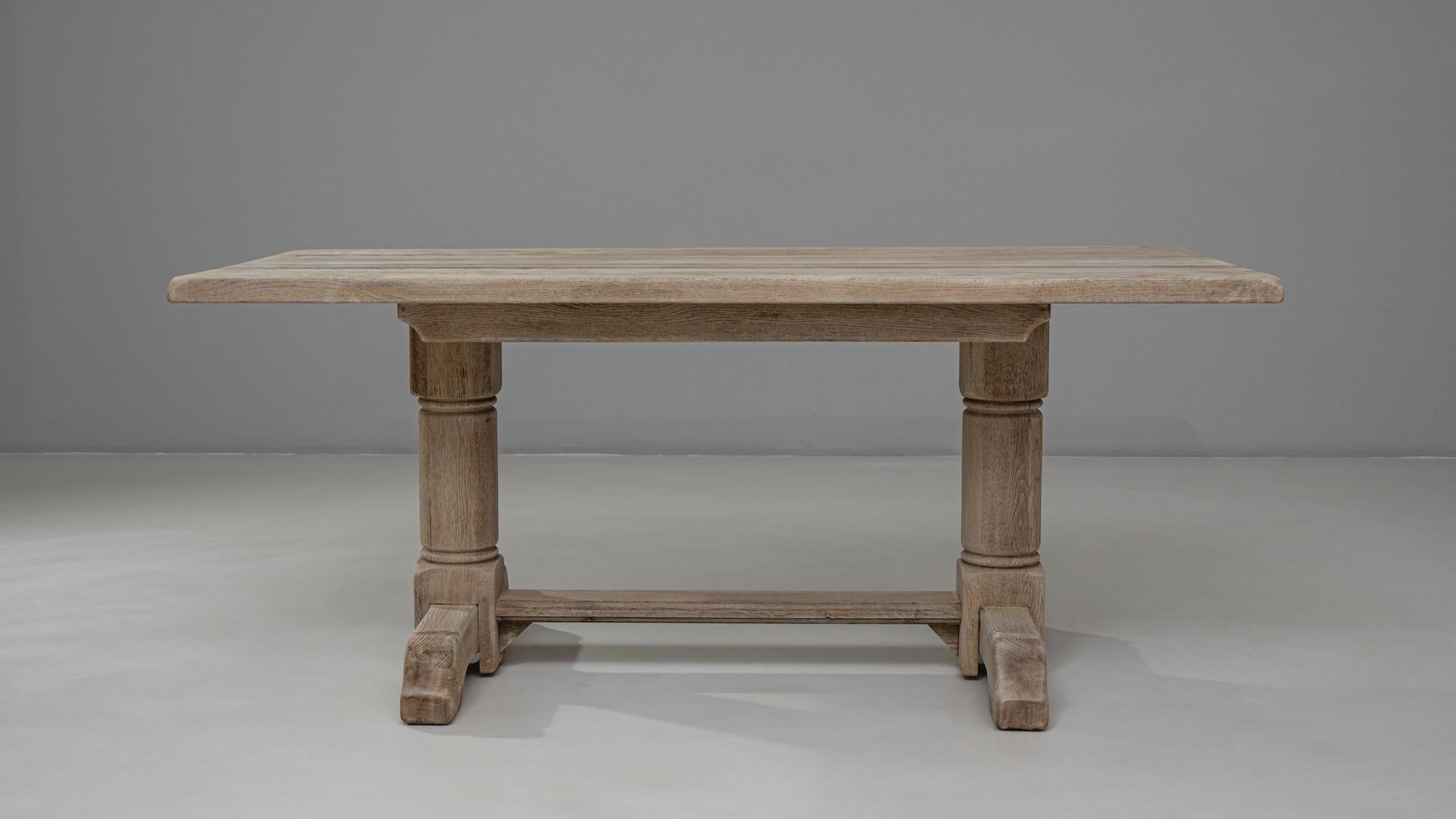 20ième siècle Table de salle à manger à tréteaux en Oak Oak français du 20e siècle en vente