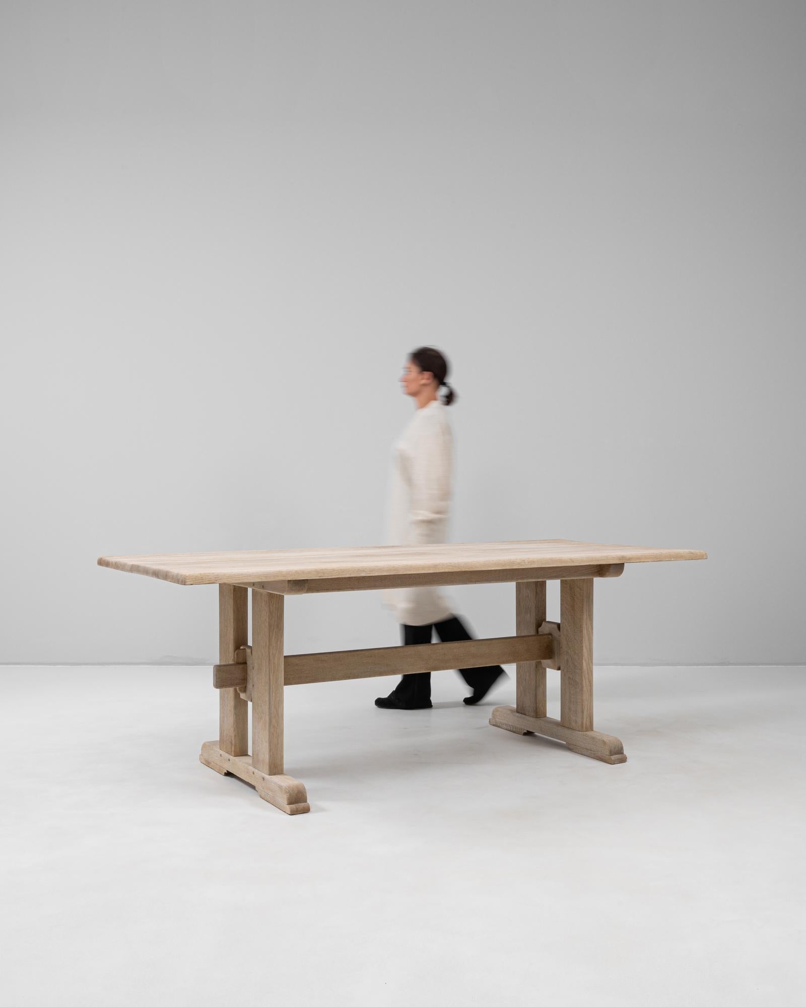 Chêne Table de salle à manger à tréteaux en Oak Oak français du 20e siècle en vente