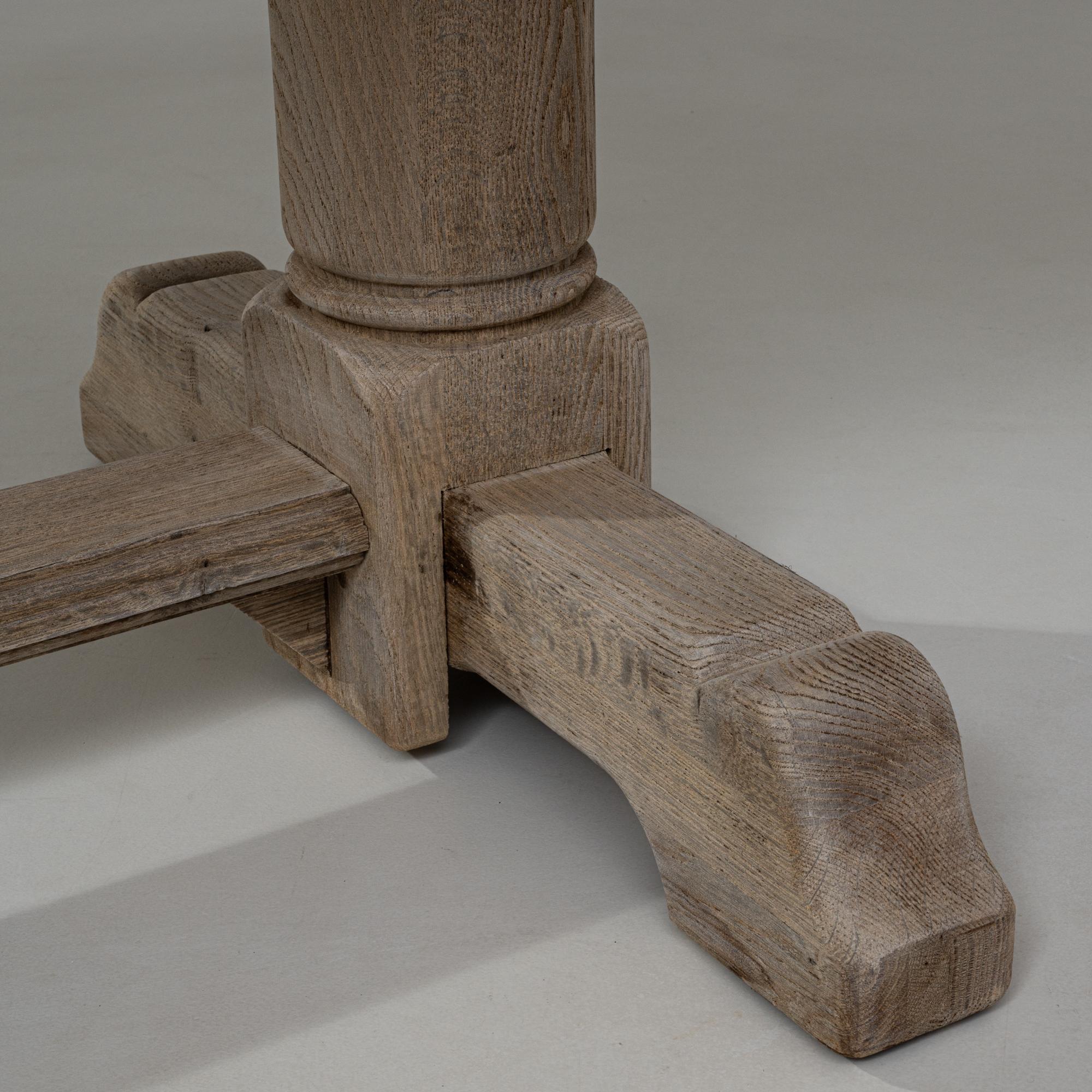 Table de salle à manger à tréteaux en Oak Oak français du 20e siècle en vente 3