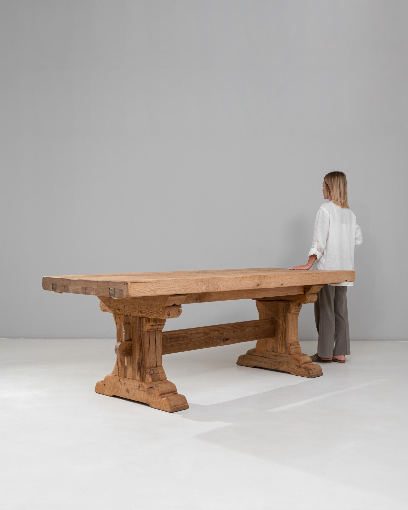 Table de salle à manger à tréteaux en Oak Oak français du 20e siècle en vente 3