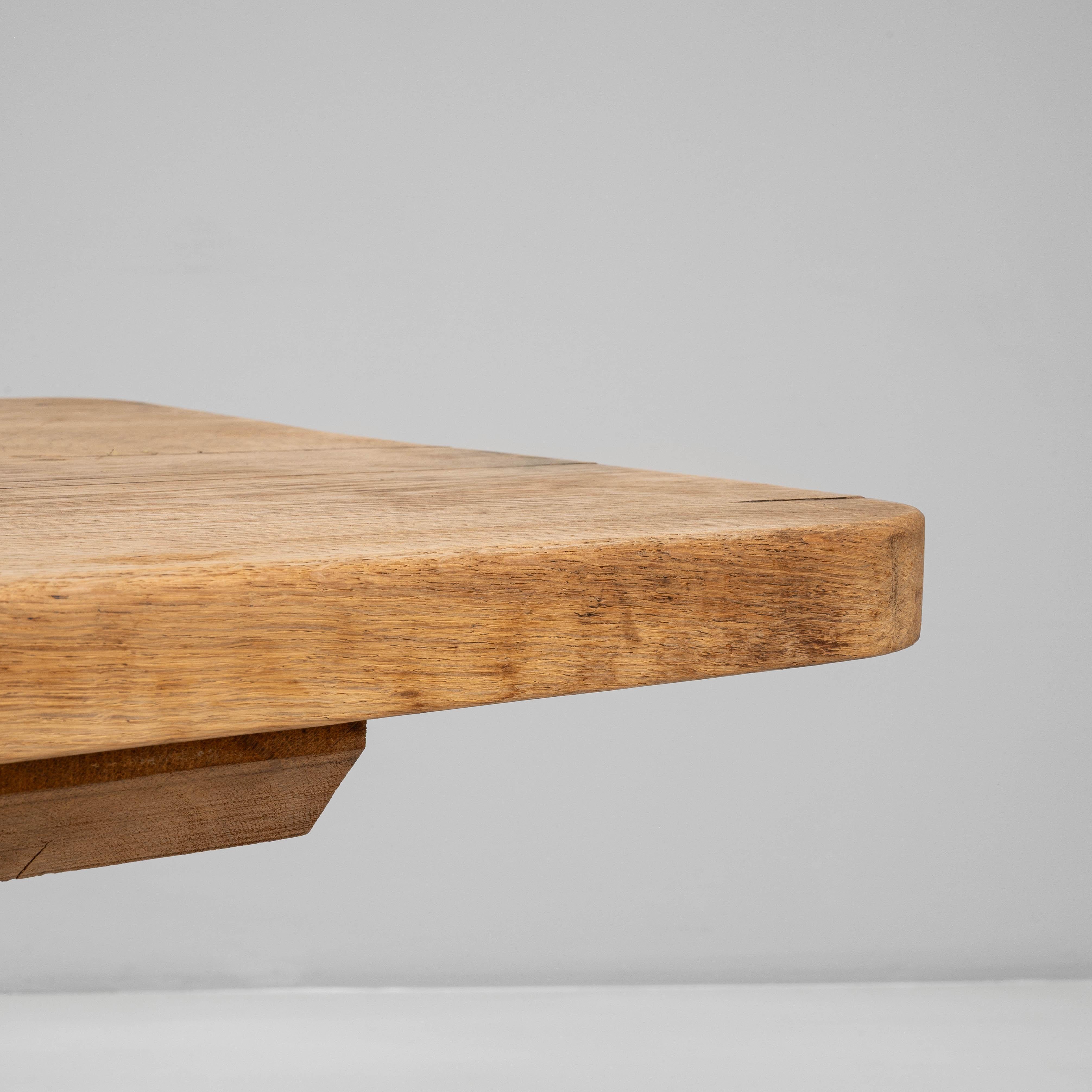 Table de salle à manger à tréteaux en Oak français du 20e siècle avec un seul tiroir en vente 5