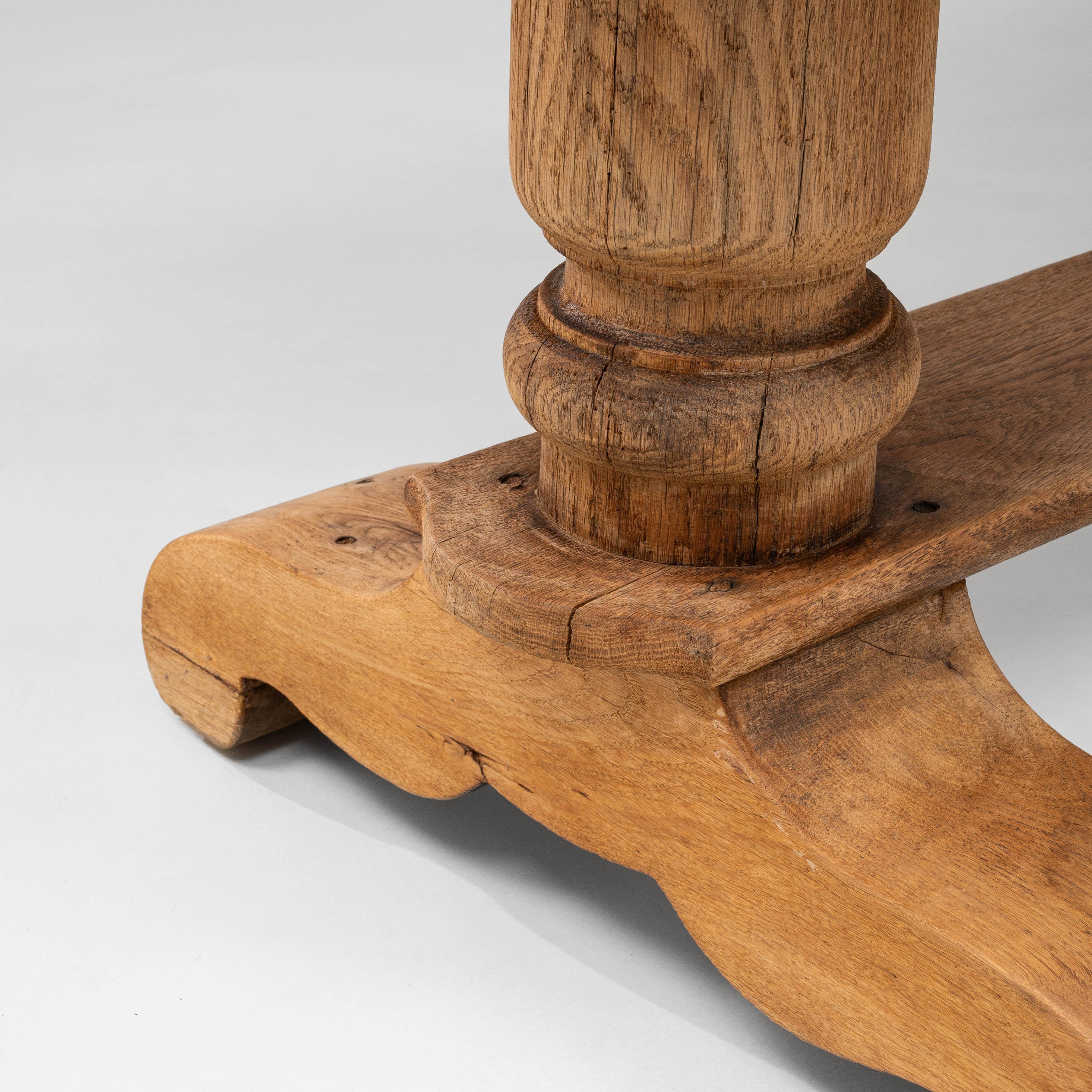 Table de salle à manger à tréteaux en Oak français du 20e siècle avec un seul tiroir en vente 7