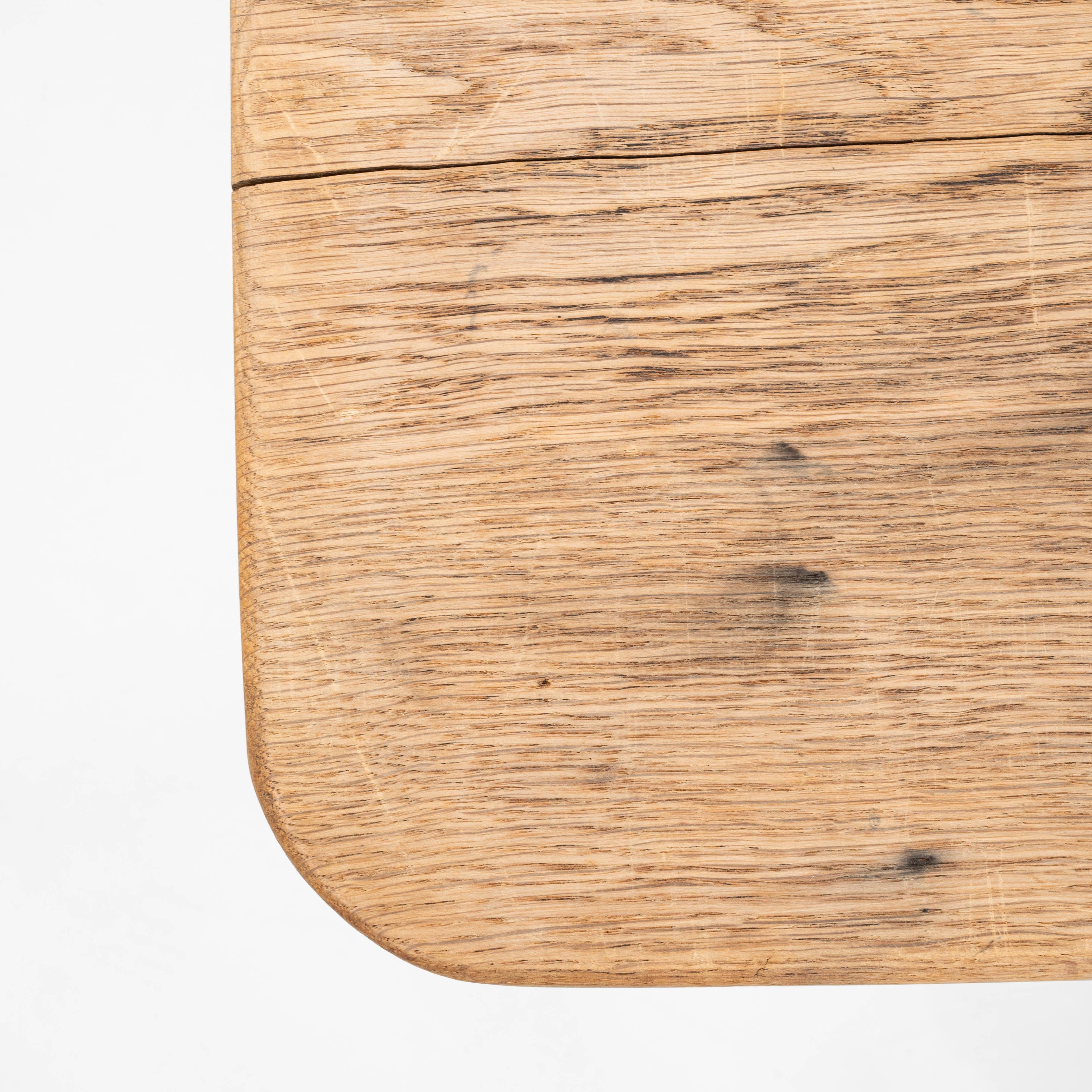 Table de salle à manger à tréteaux en Oak français du 20e siècle avec un seul tiroir en vente 8