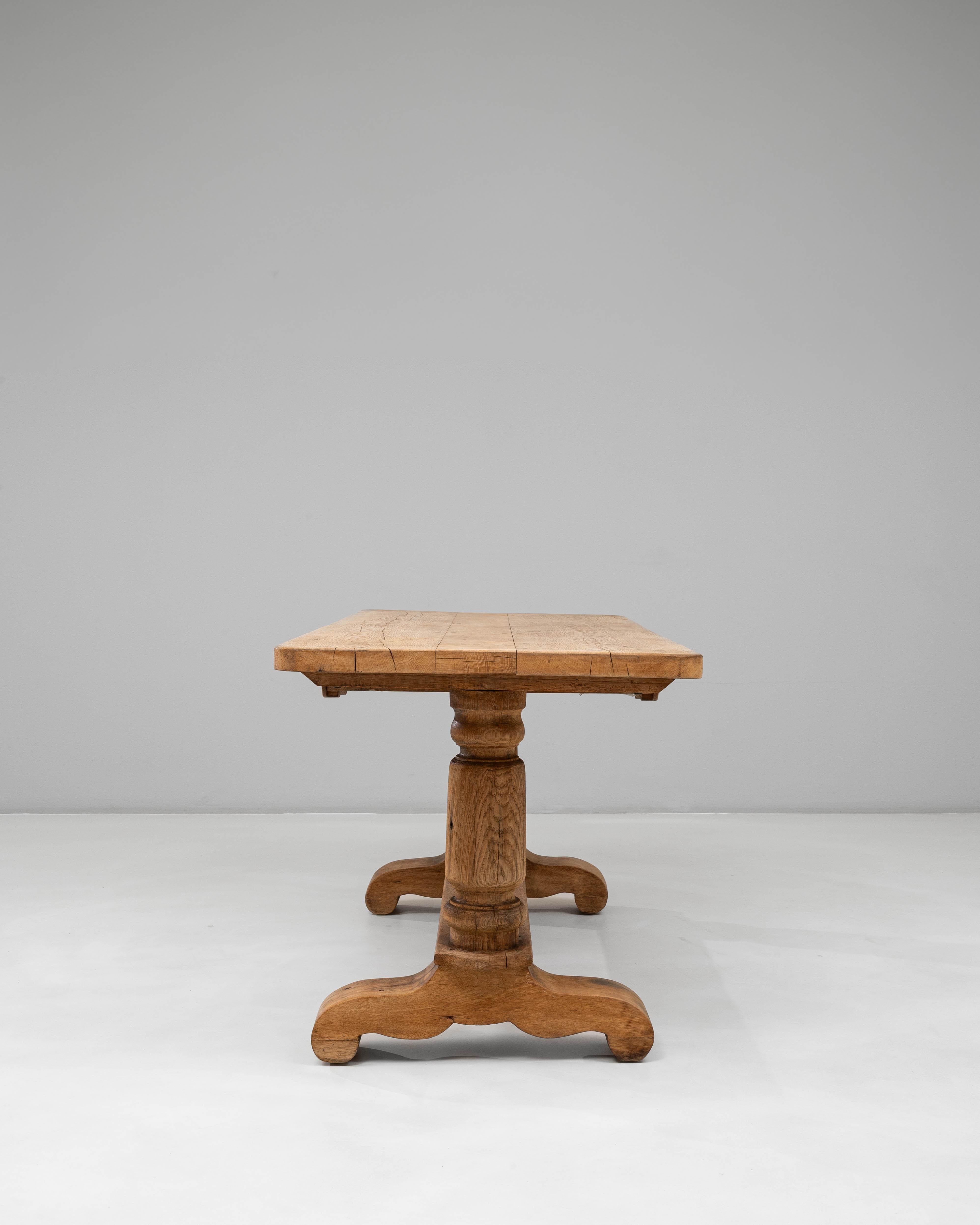 Table de salle à manger à tréteaux en Oak français du 20e siècle avec un seul tiroir en vente 9