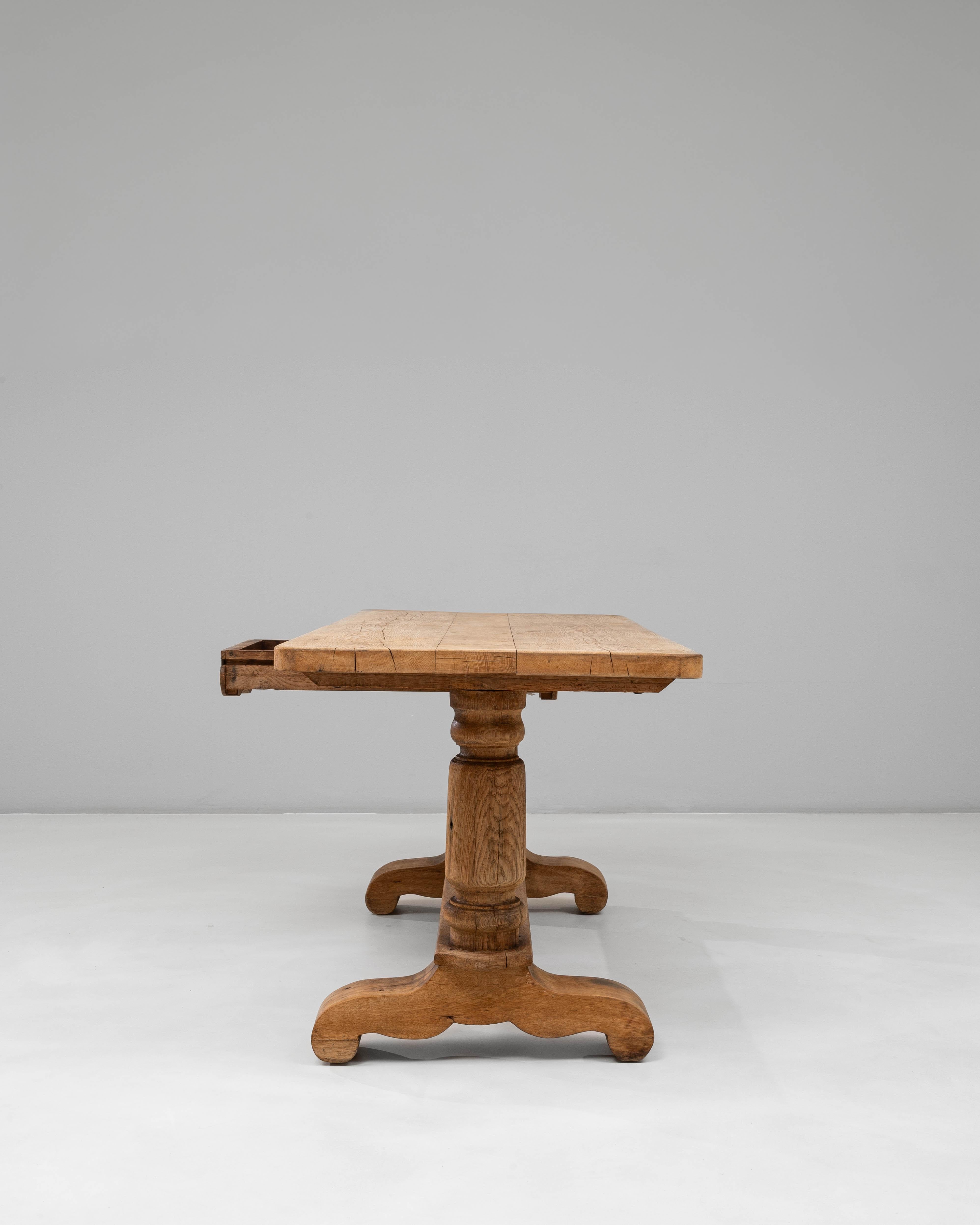 Table de salle à manger à tréteaux en Oak français du 20e siècle avec un seul tiroir en vente 10