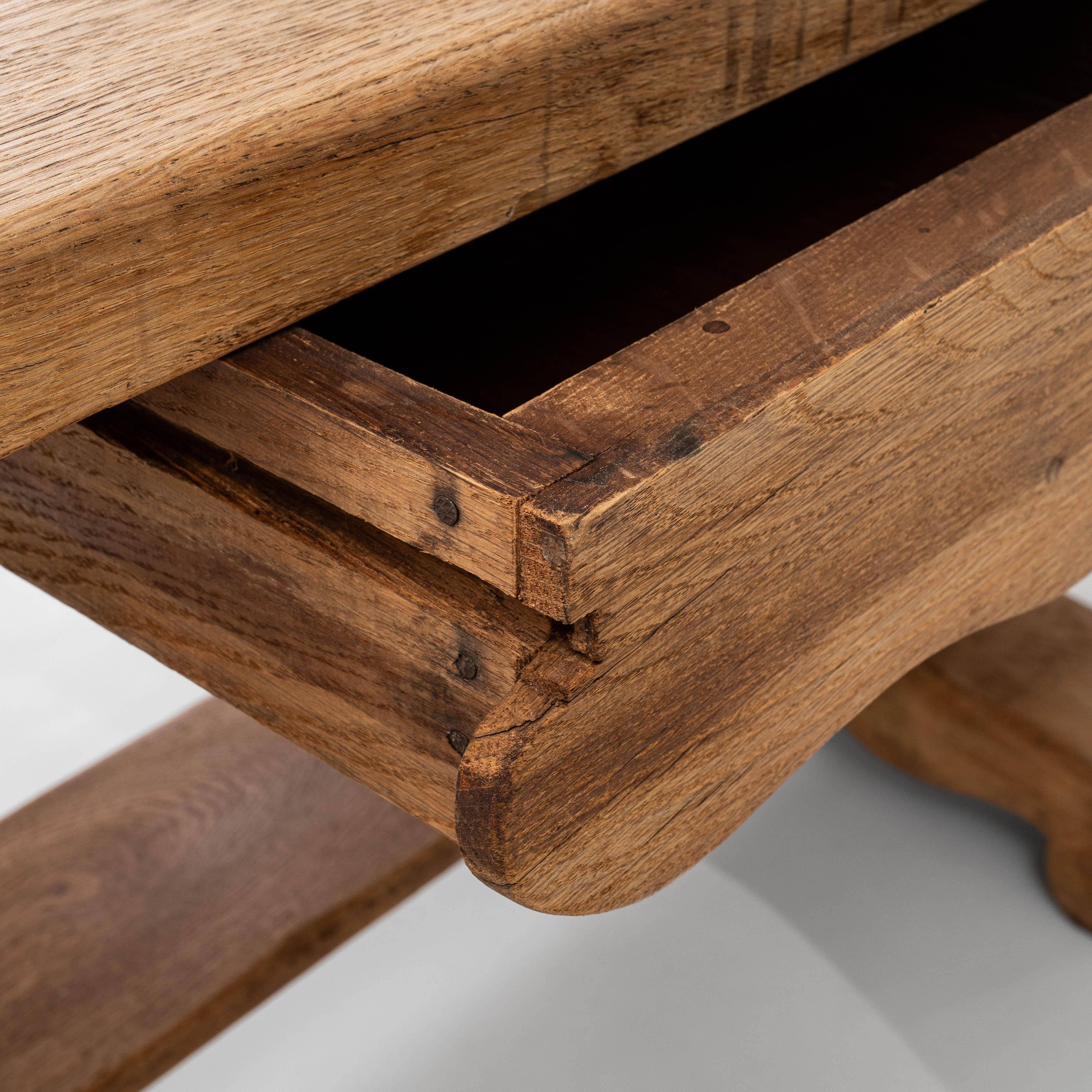 Table de salle à manger à tréteaux en Oak français du 20e siècle avec un seul tiroir en vente 12