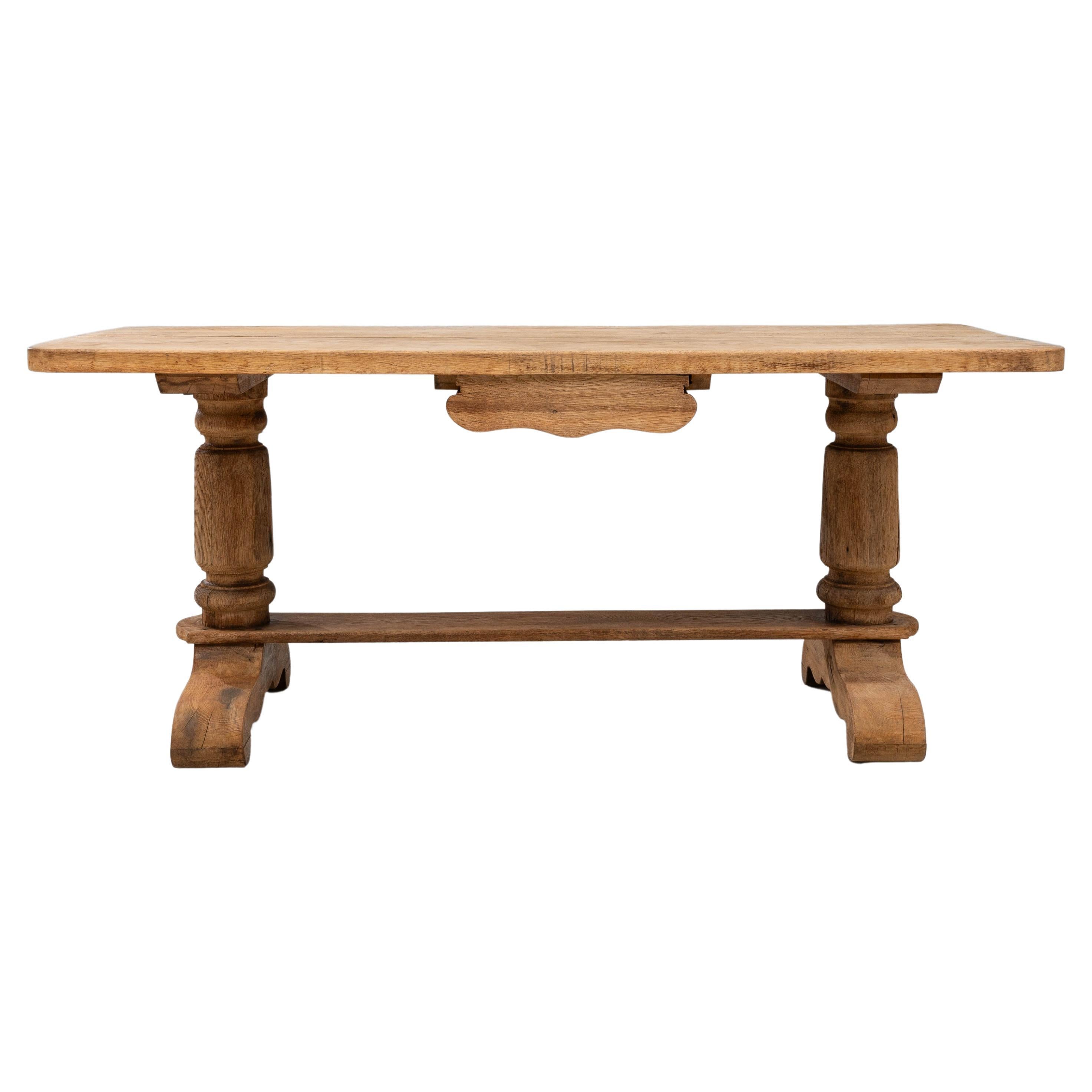 Mesa de comedor de caballete de roble francés del siglo XX con un solo cajón