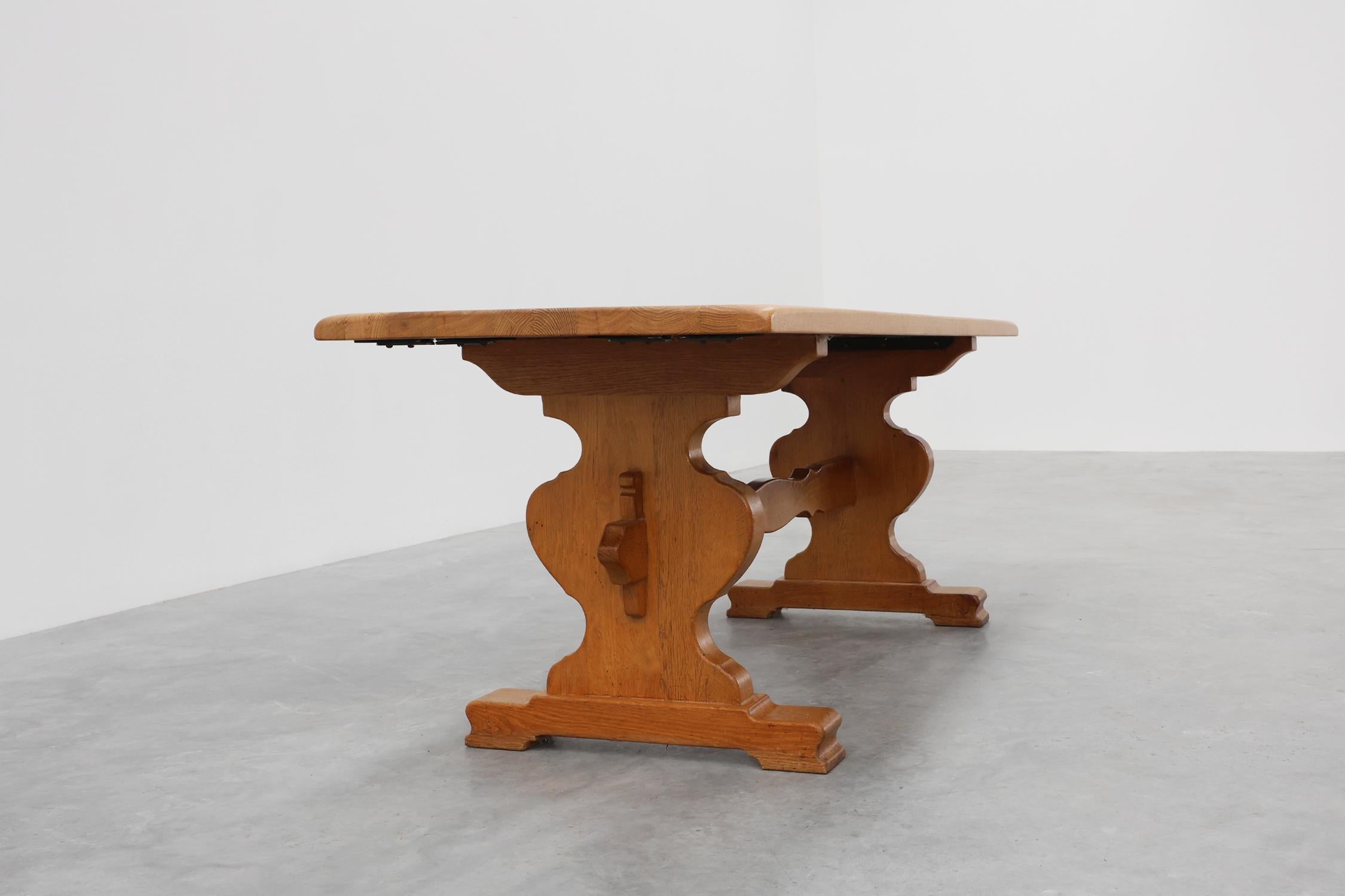 20th Century French oak trestle table with scalloped legs and plank top in vendita 3