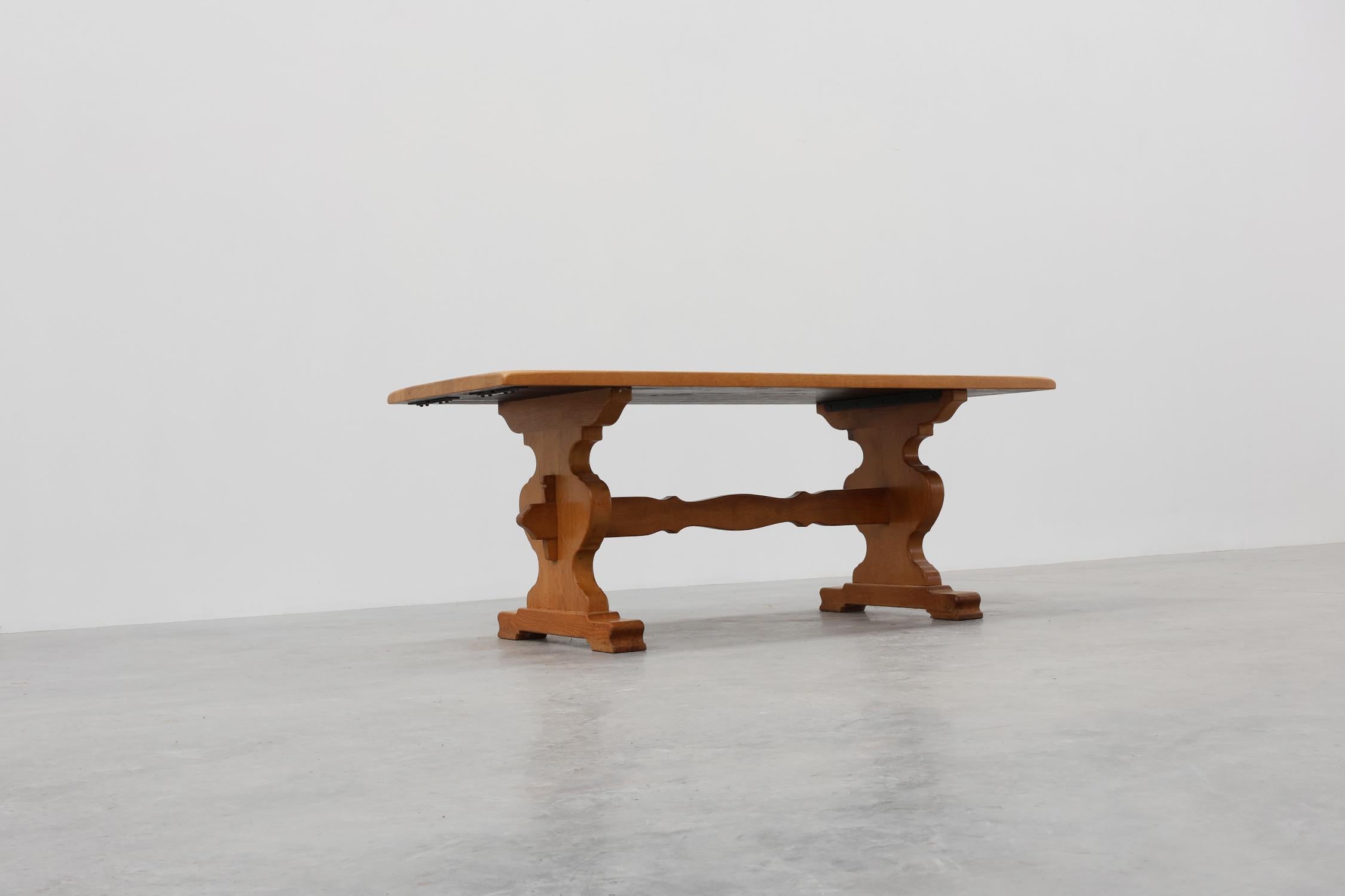 20th Century French oak trestle table with scalloped legs and plank top in vendita 7
