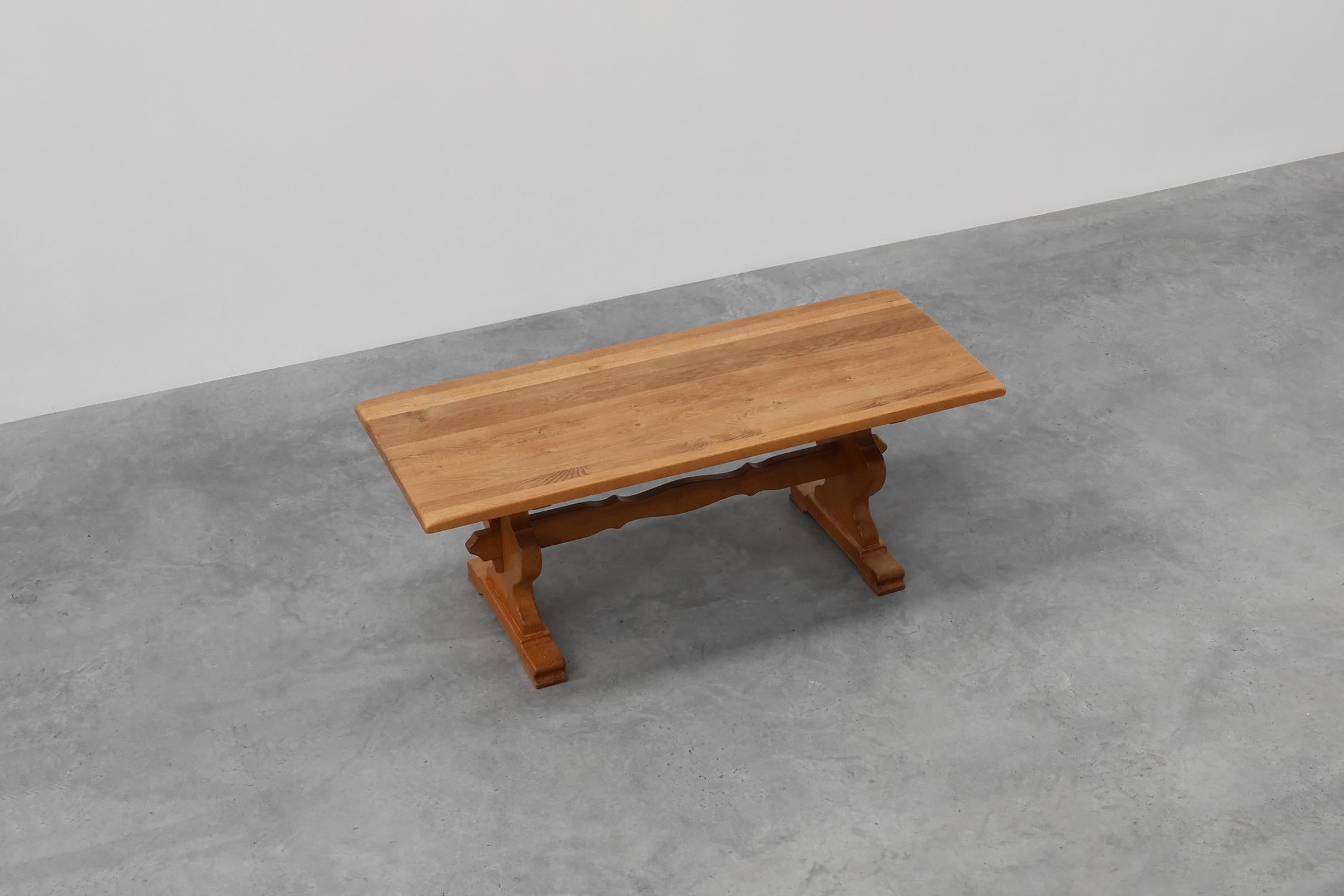 20th Century French oak trestle table with scalloped legs and plank top in vendita 2