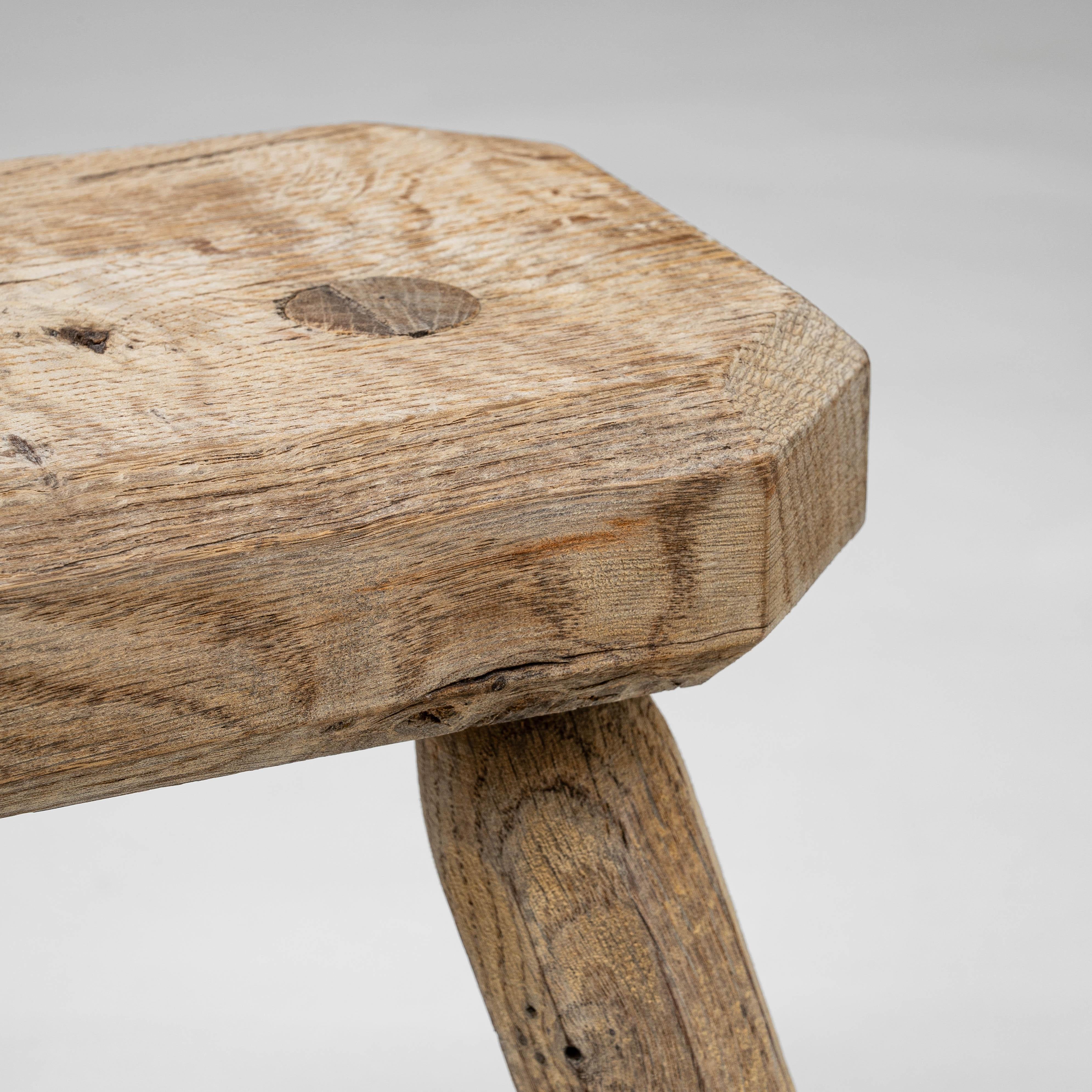 Tabouret tripode en Oak Oak français du 20e siècle en vente 3