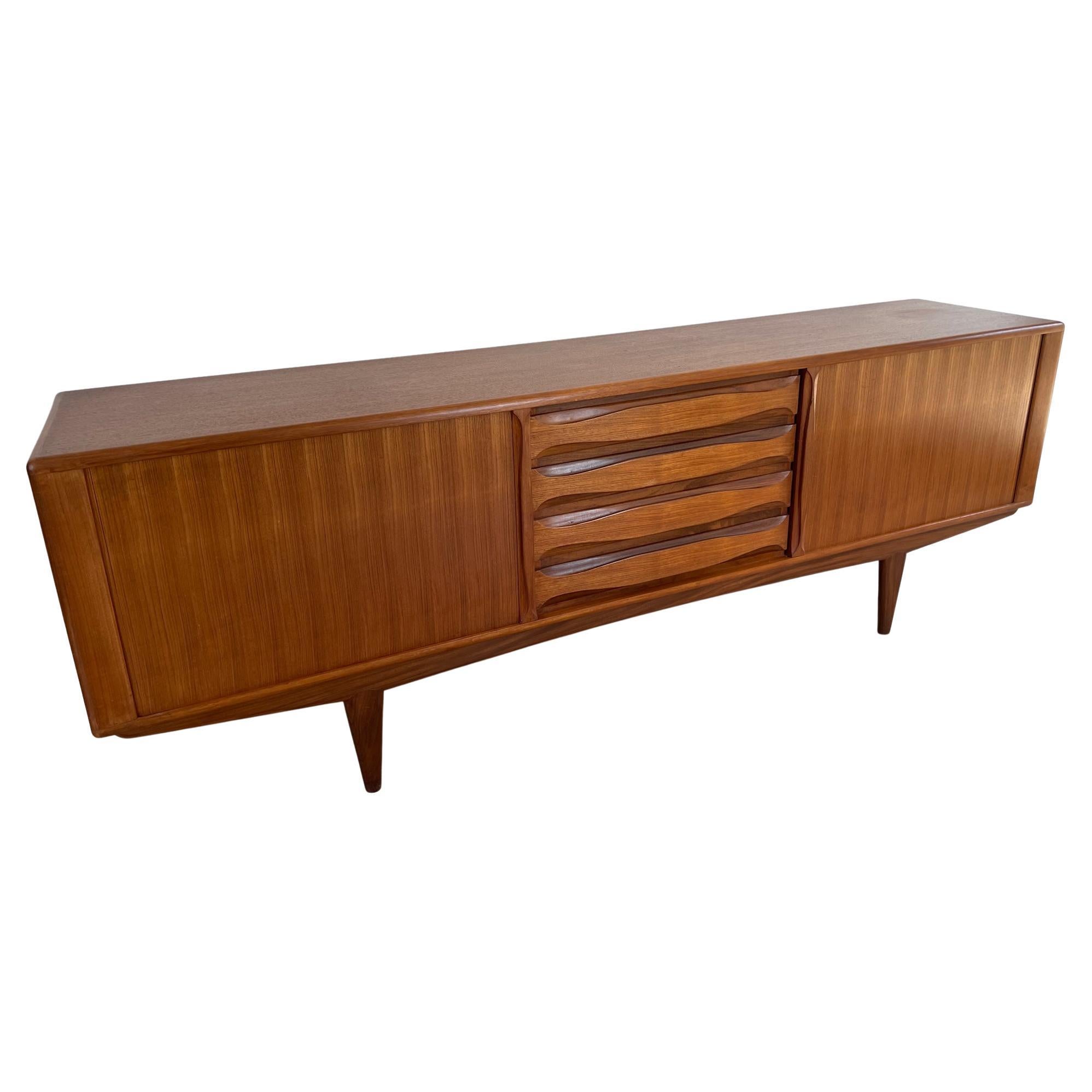 20th Century French Oak Veneer Vintage Buffet or Enfilade, 1960s For Sale  at 1stDibs