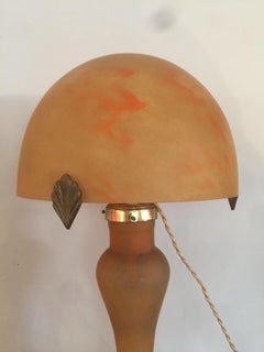 Lampada da tavolo francese del XX secolo in vetro fuso arancione firmata Vincent Garnier, anni '50