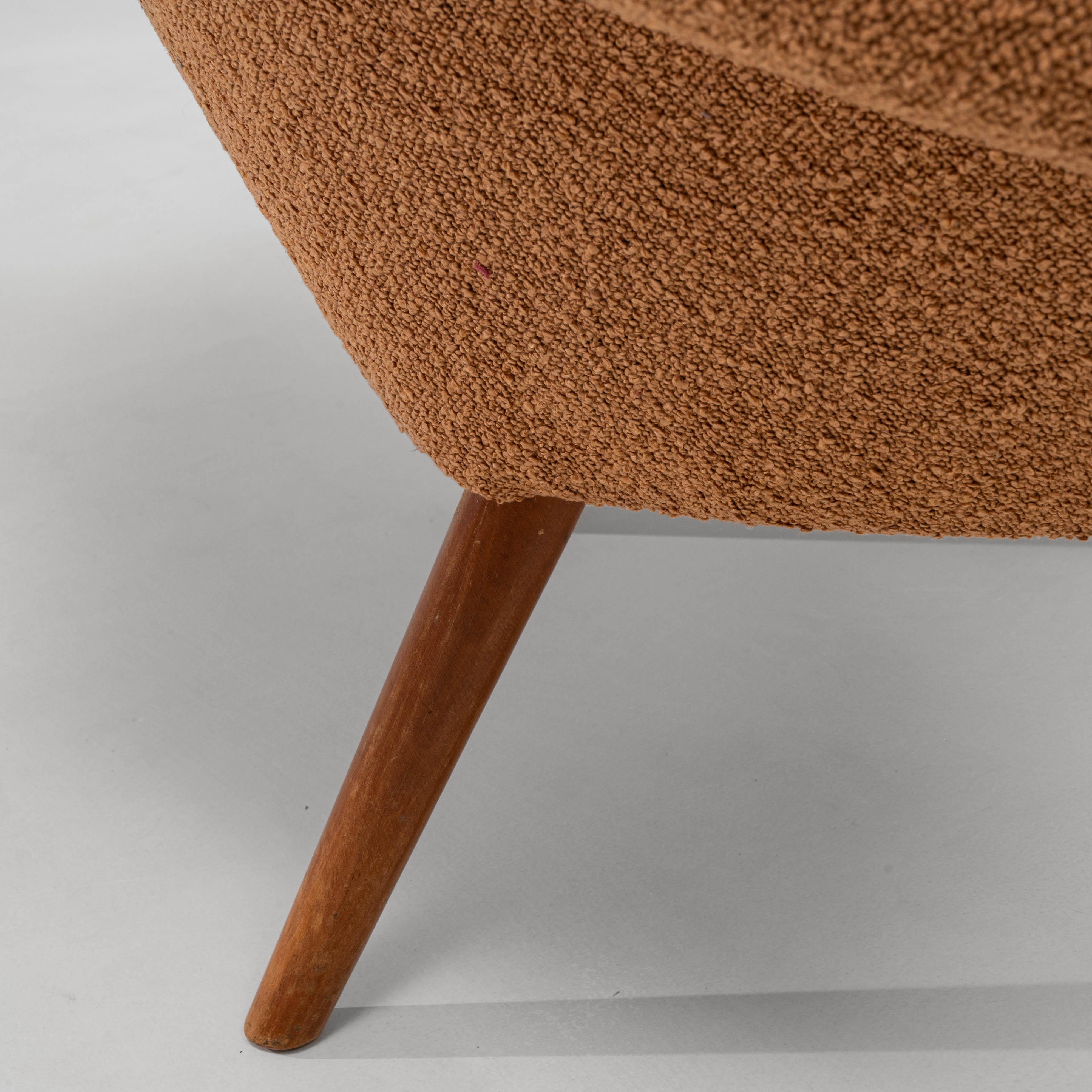 Poltrona imbottita arancione del XX secolo con cuscino in vendita 10