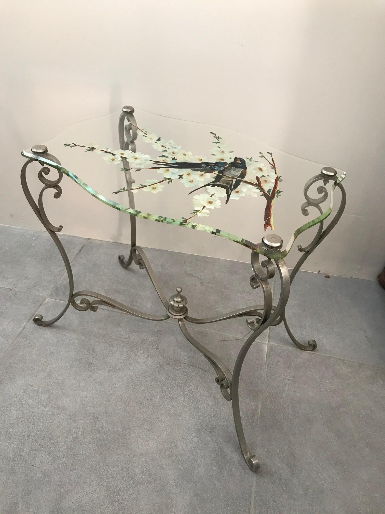 Beautiful 20th century French painted glass and metal coffee table from the 1950s.
Very nice flowers and birds decoration painting on the top.
Very good condition. Rare item.