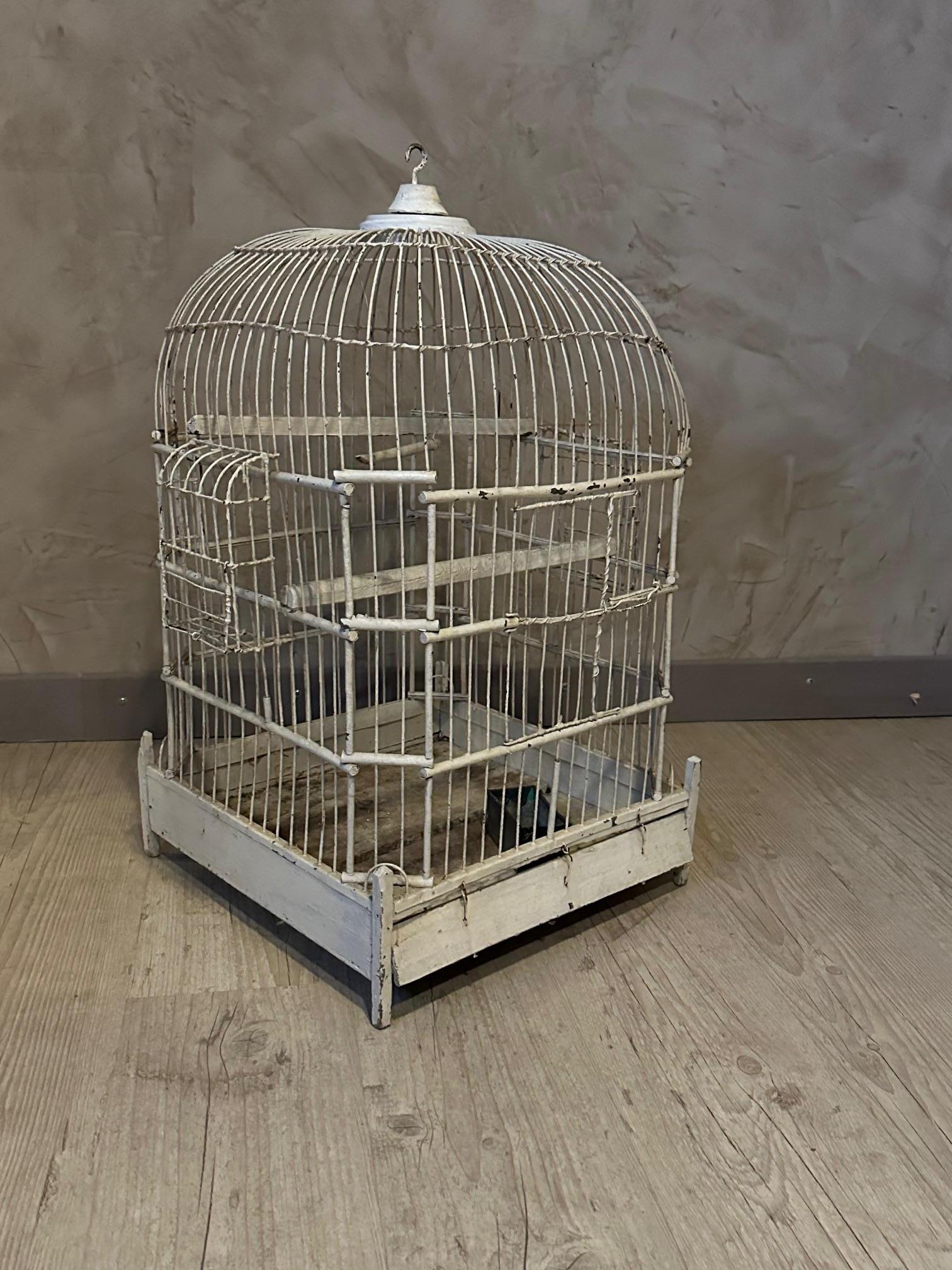 20th century French Painted Metal and Wood Bird Cage, 1920s In Good Condition For Sale In LEGNY, FR