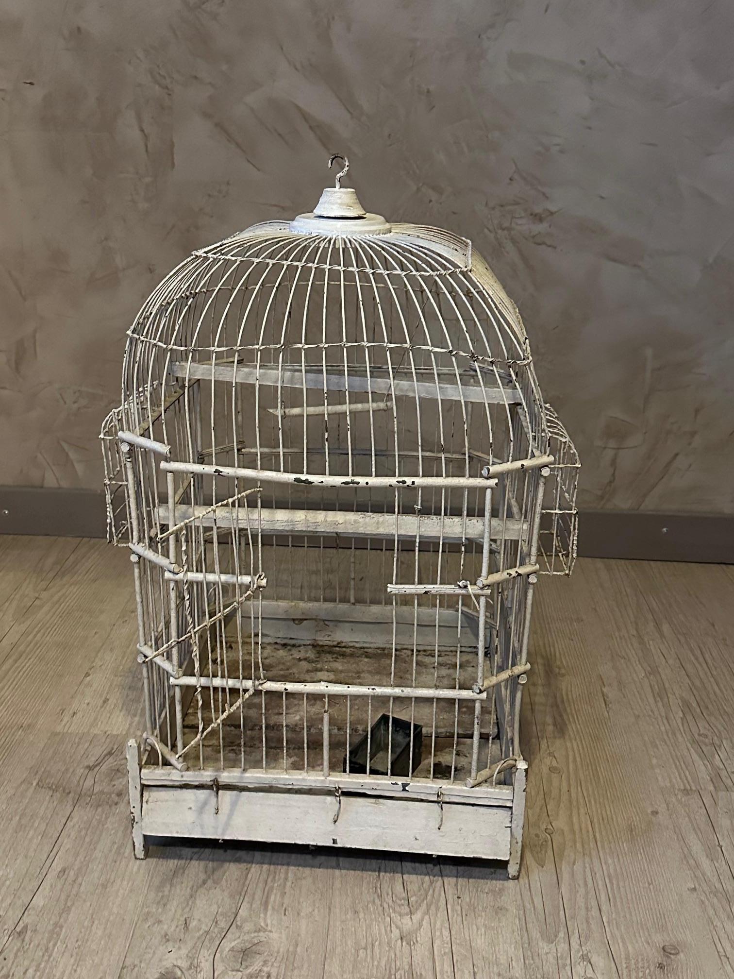 Französischer Vogelkäfig aus bemaltem Metall und Holz des 20. Jahrhunderts, 1920er Jahre im Angebot 5
