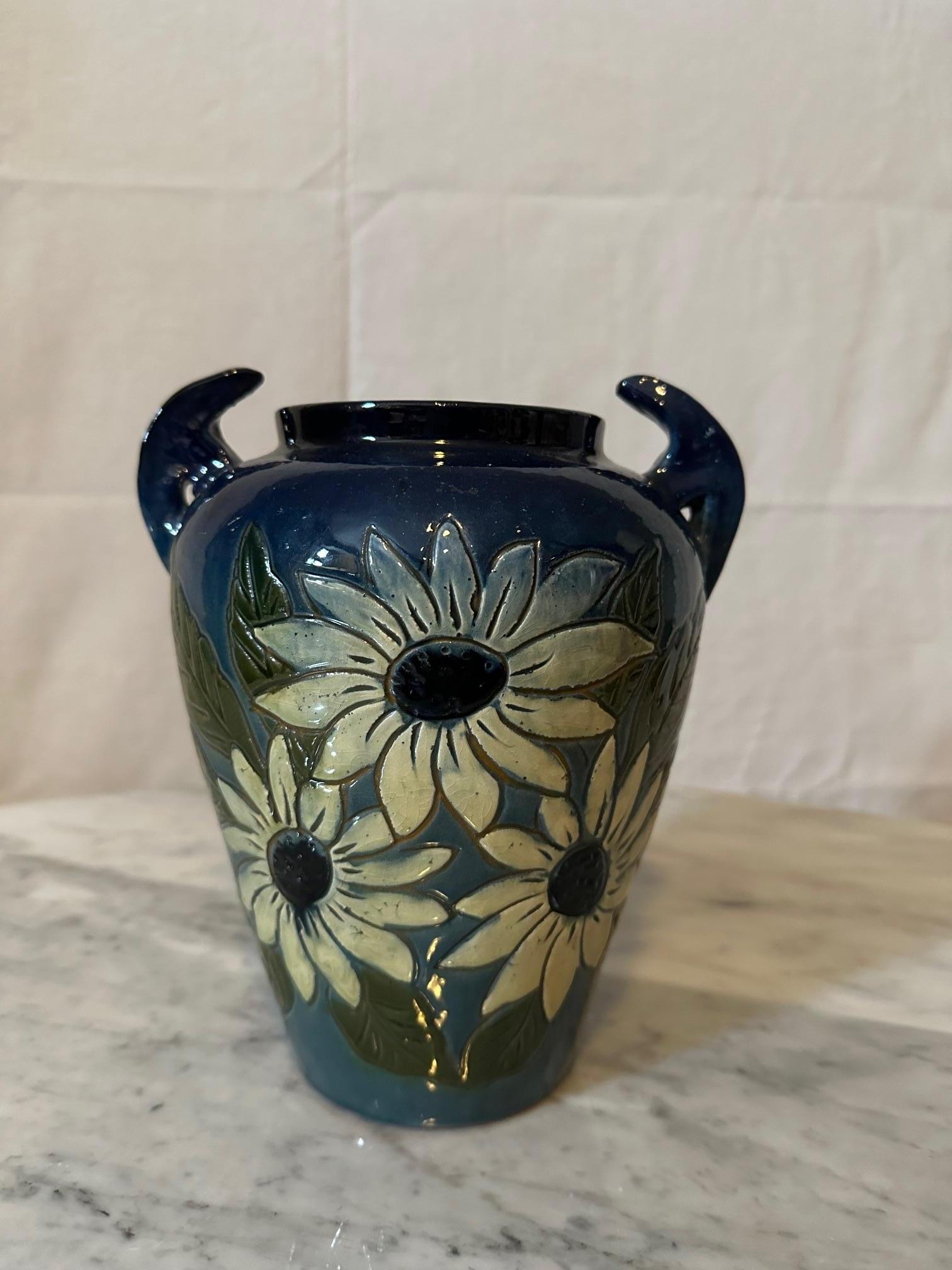 Beautiful glazed terracotta vase dating from the 1940s from Fauquet in Bonneville.
Double handles. Decorated with white flowers and green foliage on a blue background.
Beautiful quality and very good condition.