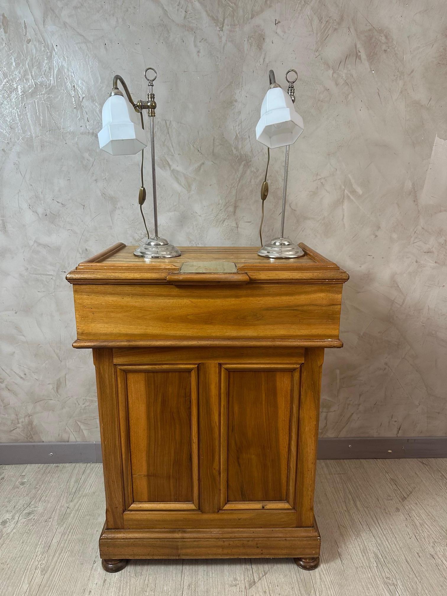 20th century French Pair of Art Deco Opaline Glass and Chromed Metal Table Lamp For Sale 6