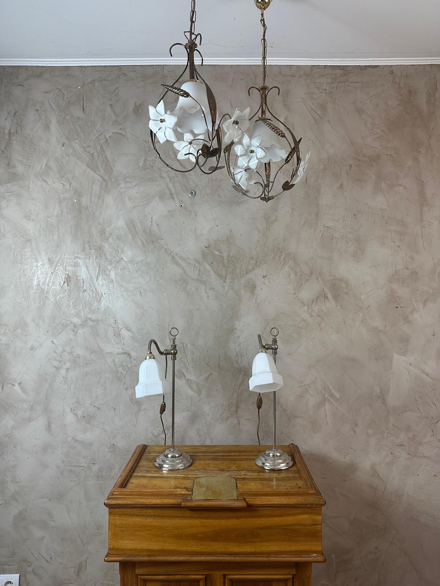 20th century French Pair of Art Deco Opaline Glass and Chromed Metal Table Lamp For Sale 7