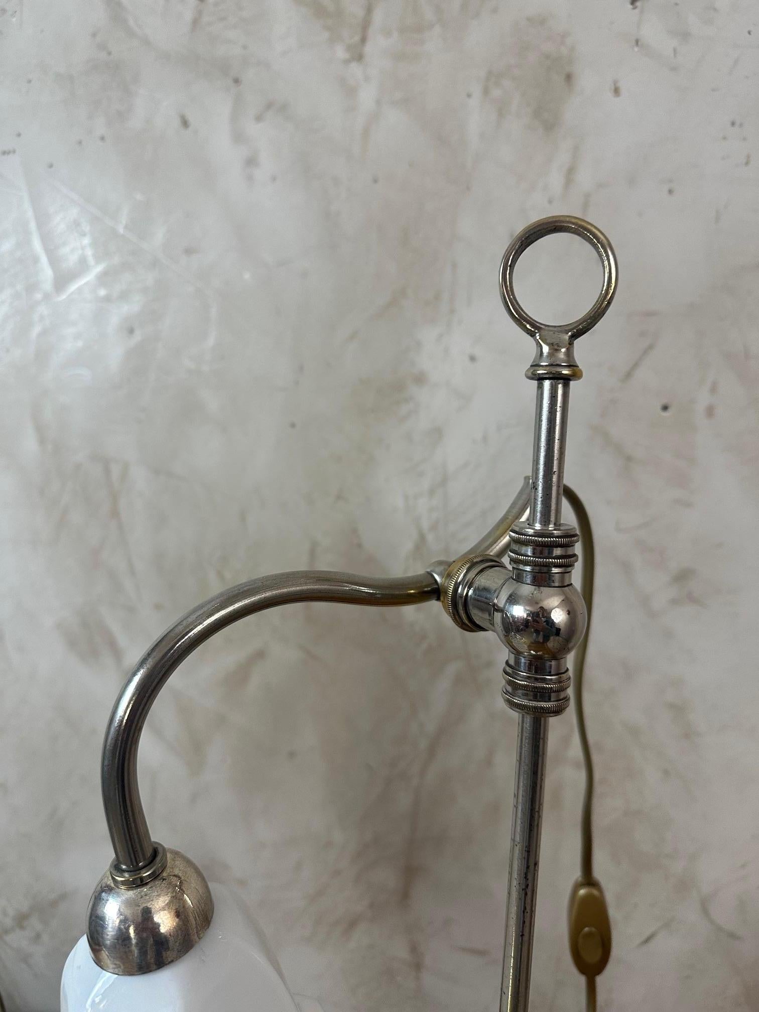 20th century French Pair of Art Deco Opaline Glass and Chromed Metal Table Lamp For Sale 2
