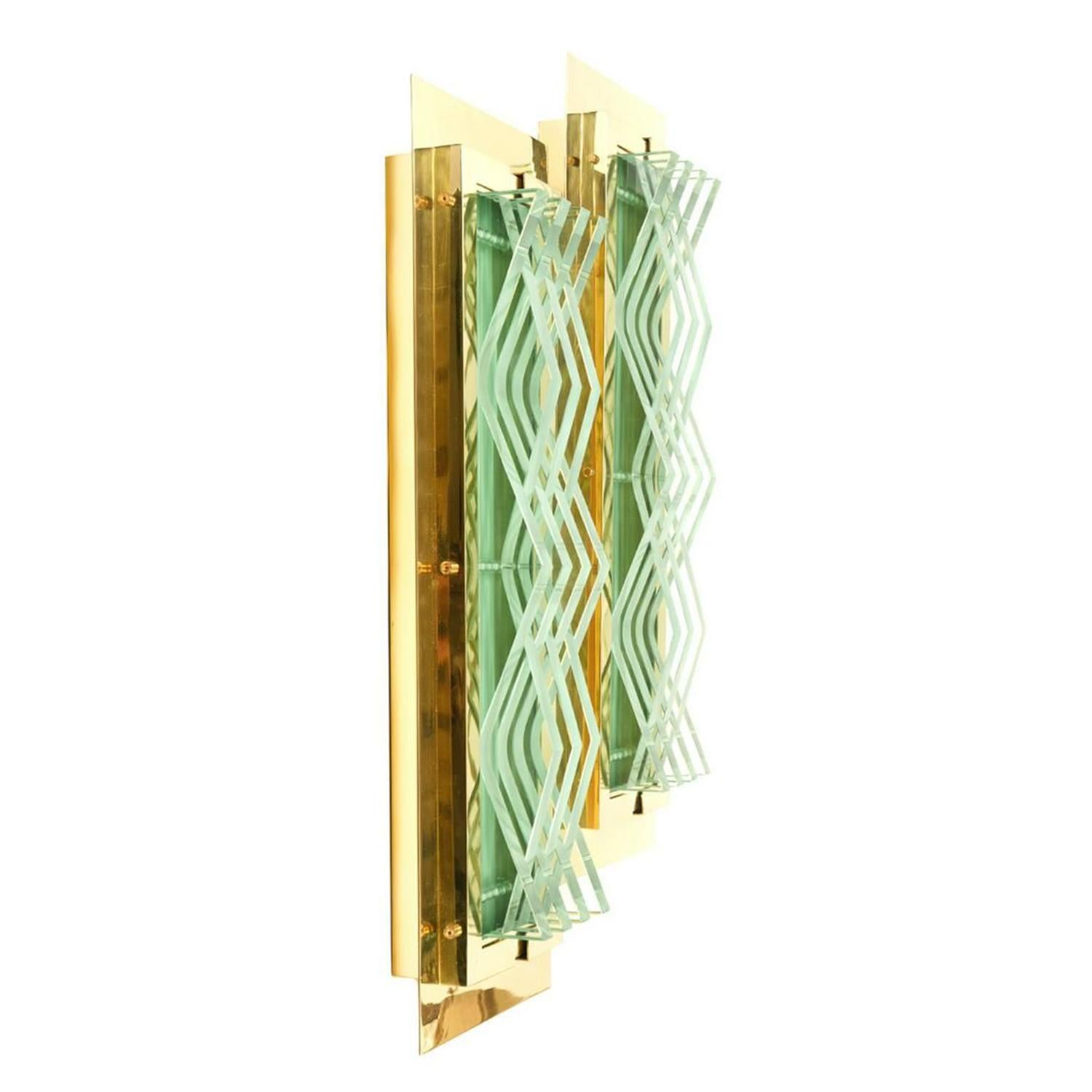 20. Jahrhundert Französisch Paar abgeschrägten Murano-Glas Wandleuchter von Max Ingrand (Italienisch) im Angebot