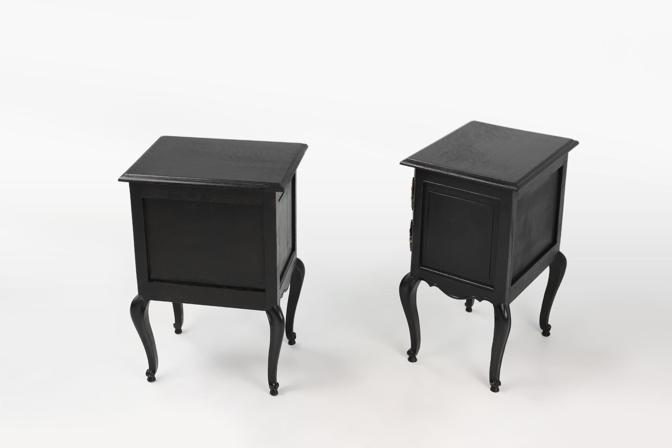 20th Century French pair of black nightstands in Louis XV style 4