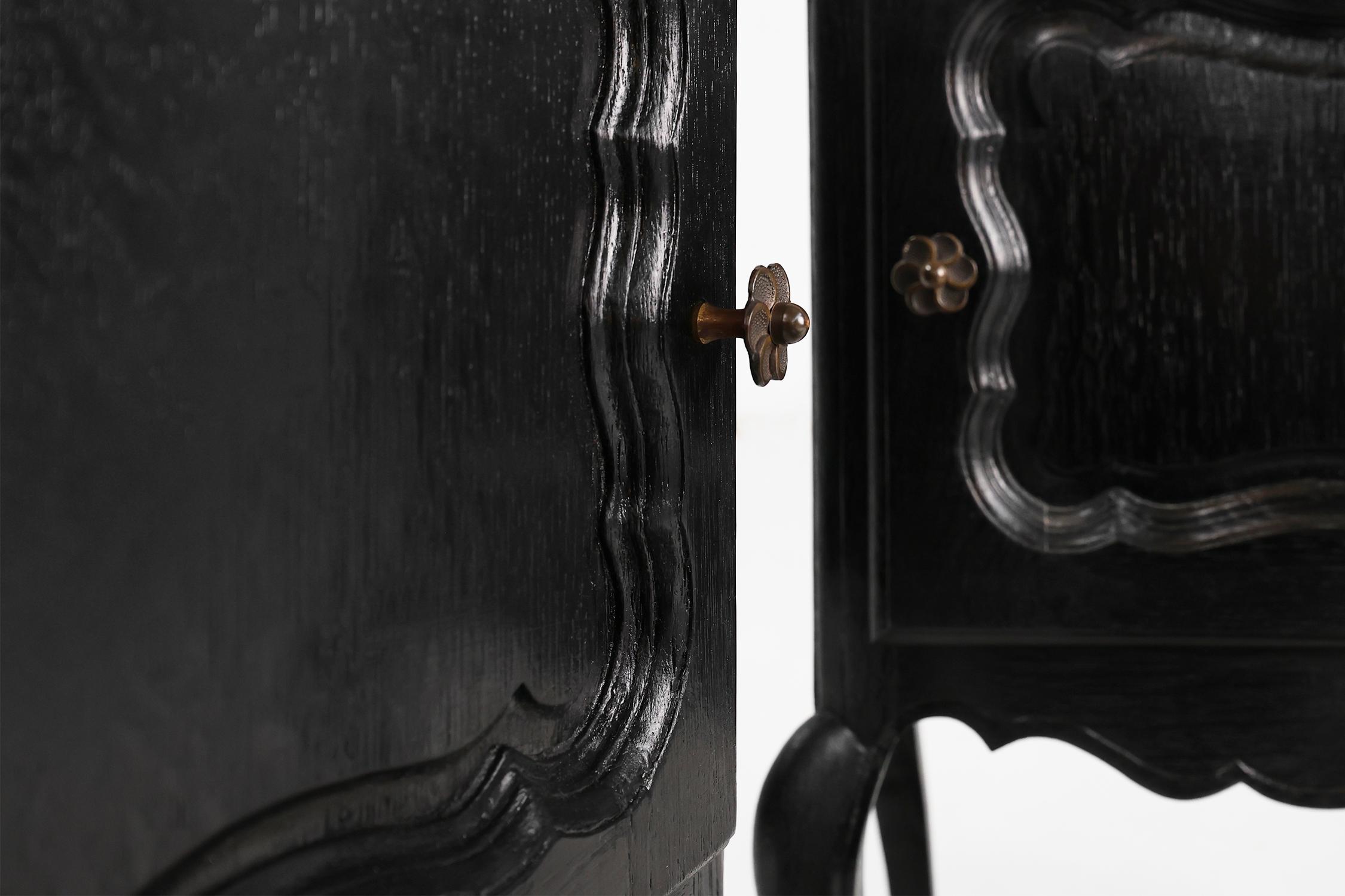 20th Century French pair of black nightstands in Louis XV style 3