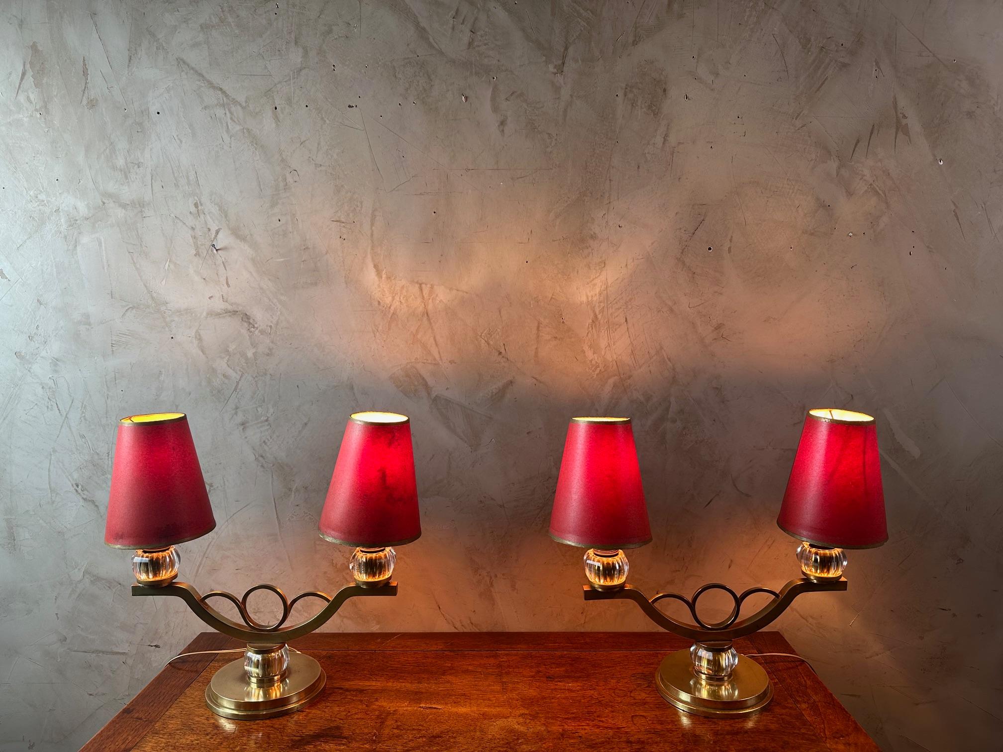 Paire de lampes de table en laiton et verre du 20e siècle, 1950 en vente 4