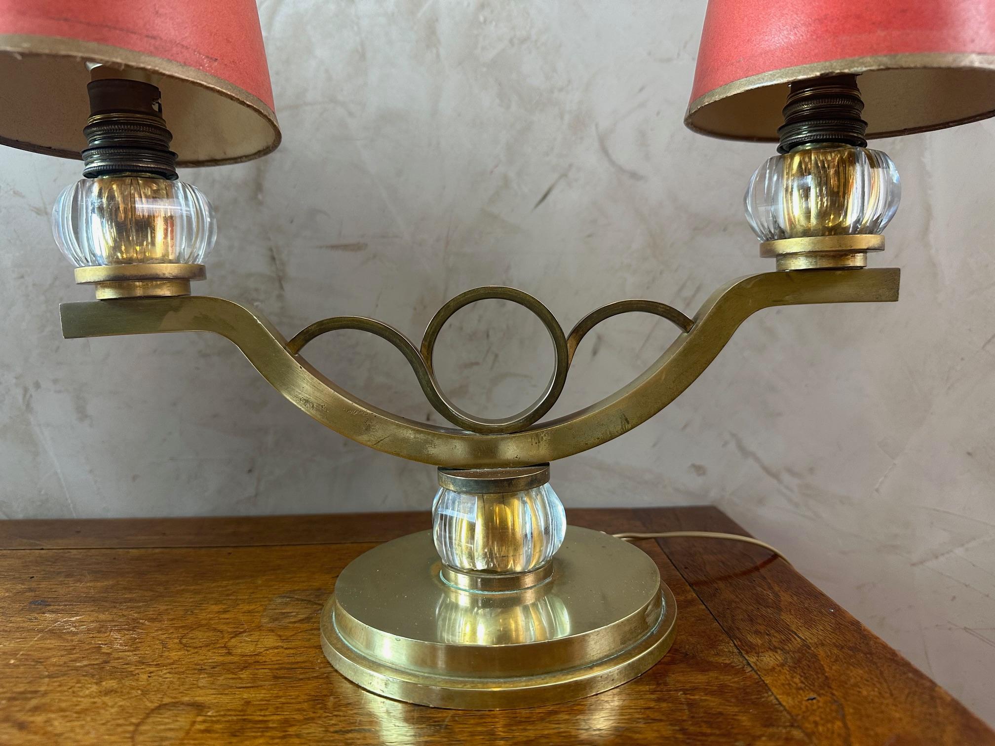 Laiton Paire de lampes de table en laiton et verre du 20e siècle, 1950 en vente