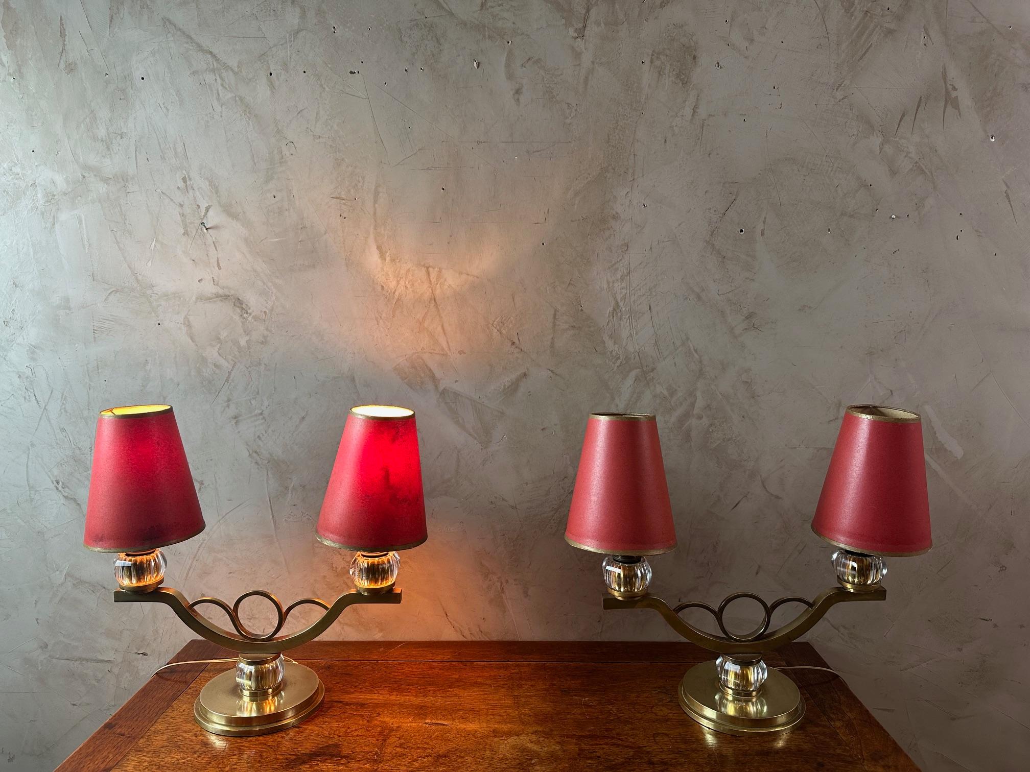 Paire de lampes de table en laiton et verre du 20e siècle, 1950 en vente 3