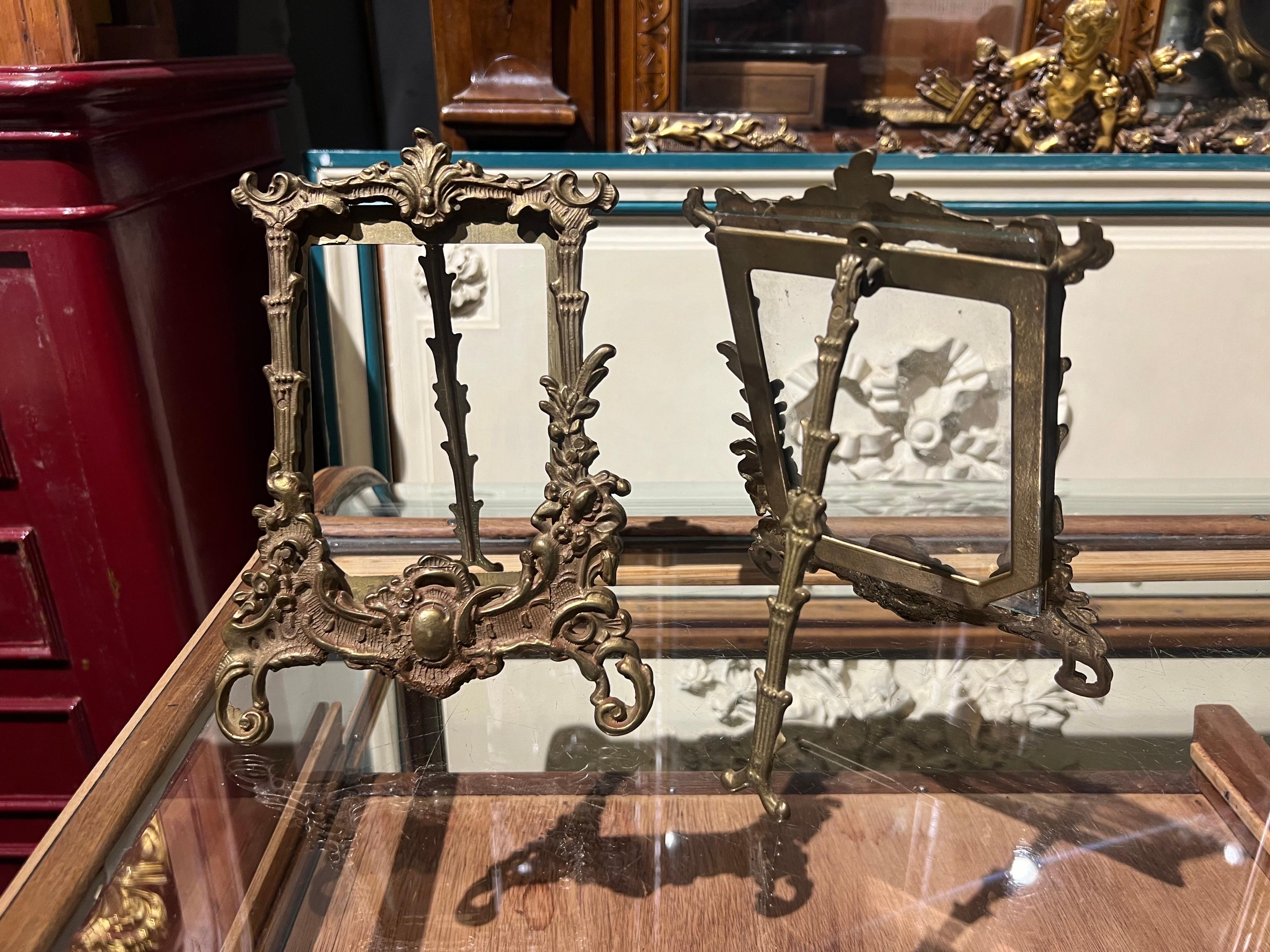 French pair of hand made small bronze frames for a picture or photo 10 by 15 cm. Very delicate details and authentic condition.