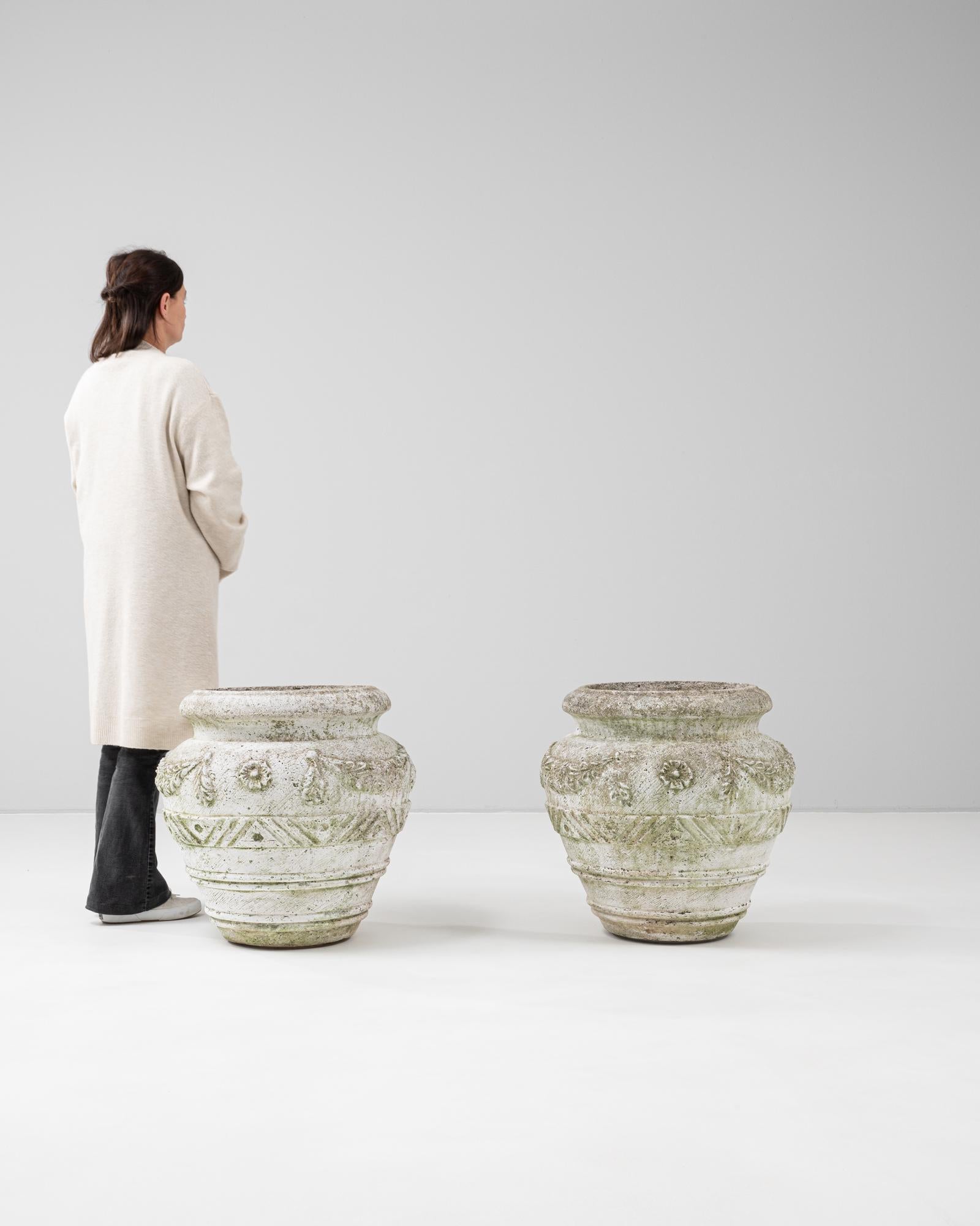 20th Century French Pair Of Concrete Planters In Good Condition For Sale In High Point, NC